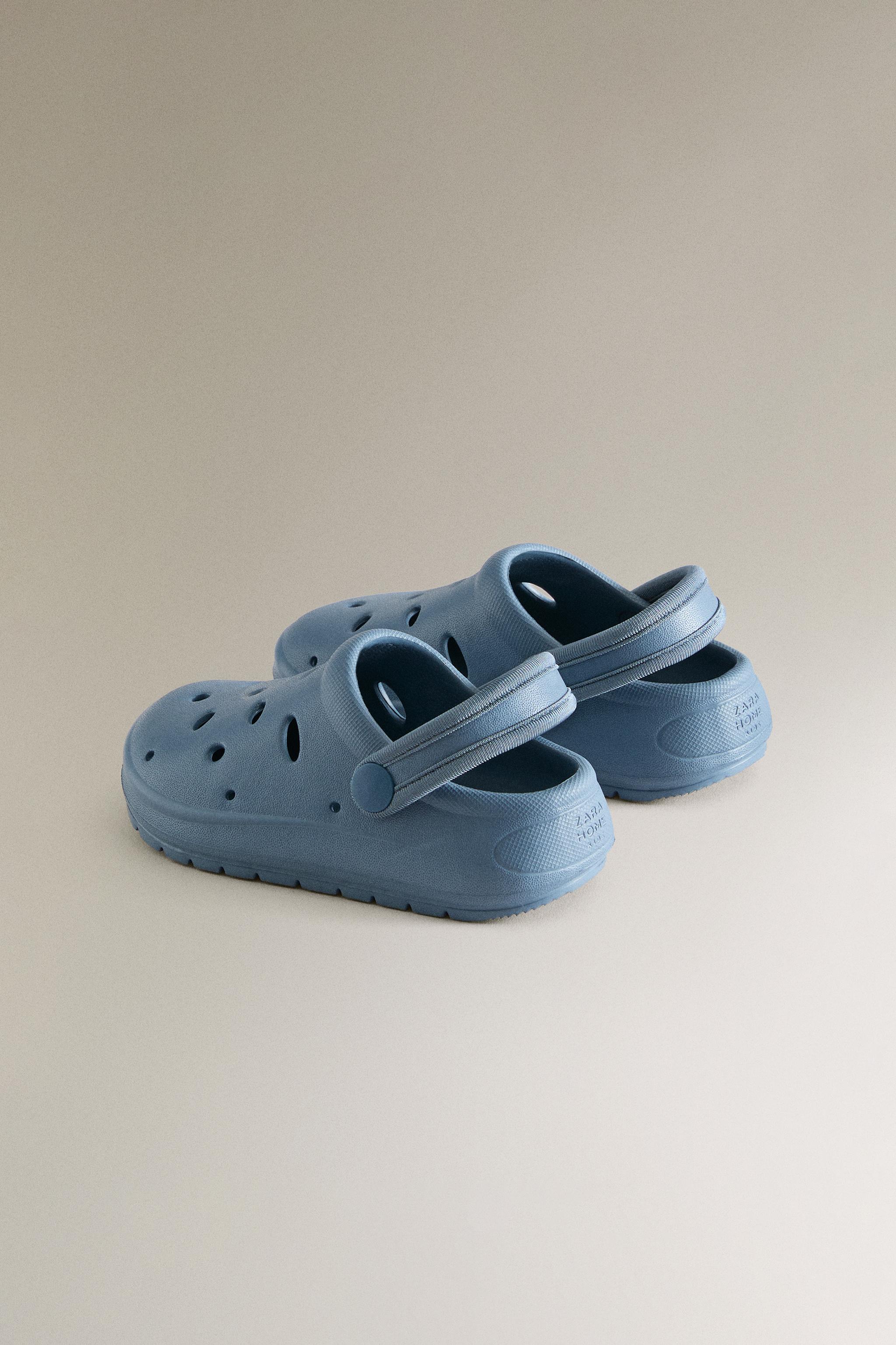 RUBBERIZED CLOGS