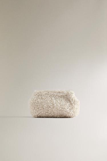 FURRY TOILETRY BAG - Ecru White by Zara