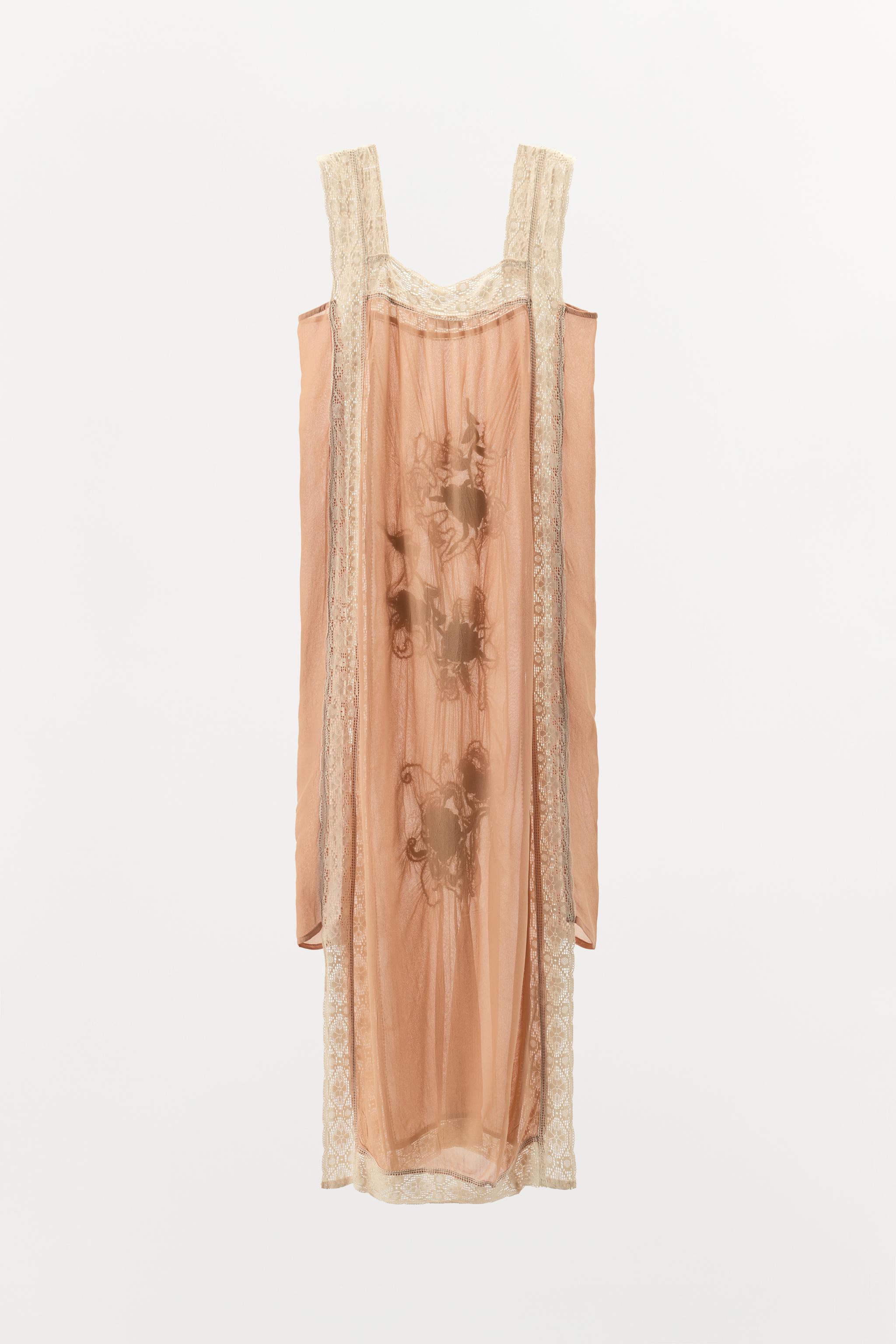 ROBE STRUCTURÉE BRODERIES DENTELLE