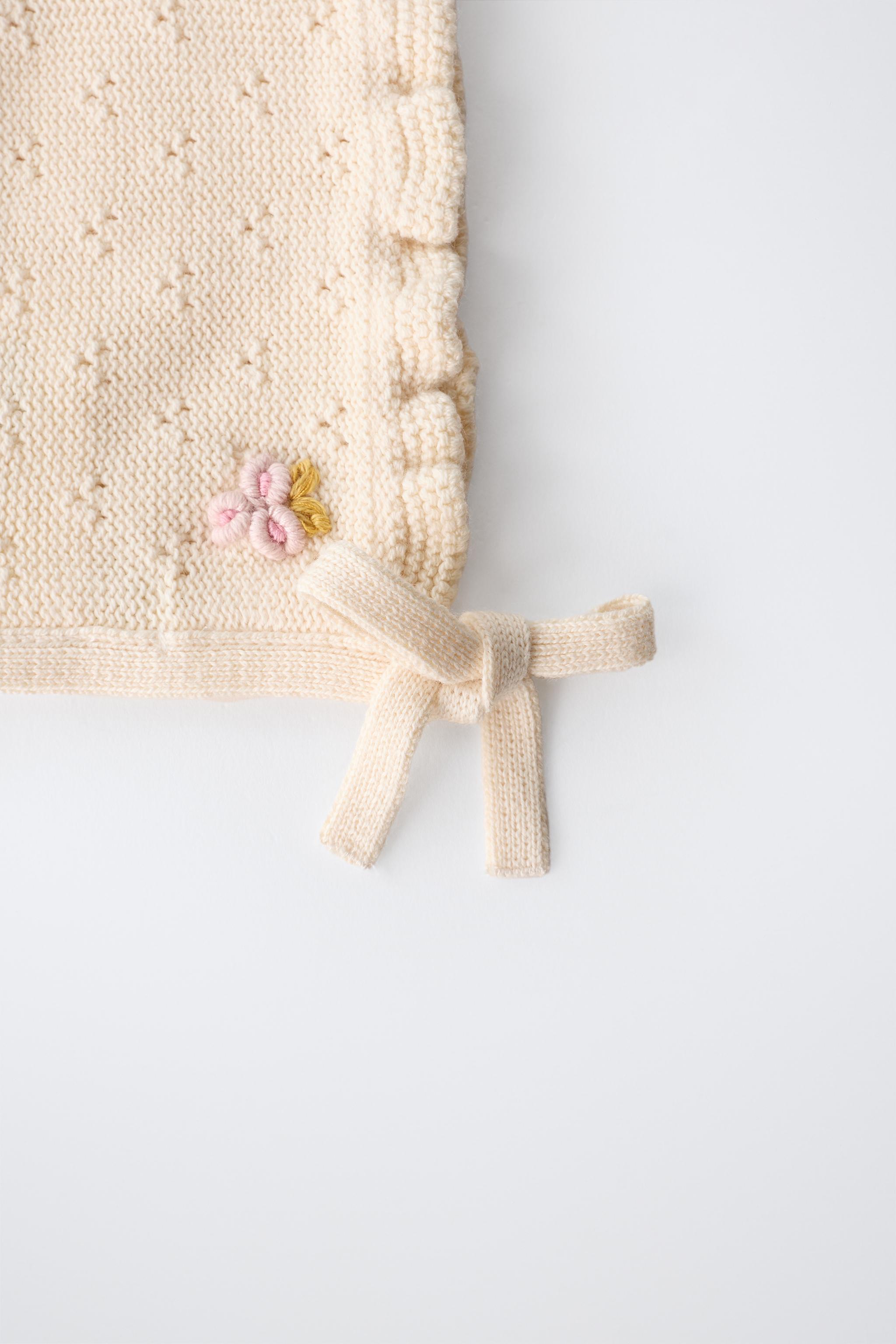 EMBROIDERED FLOWER KNIT BONNET — Ecru