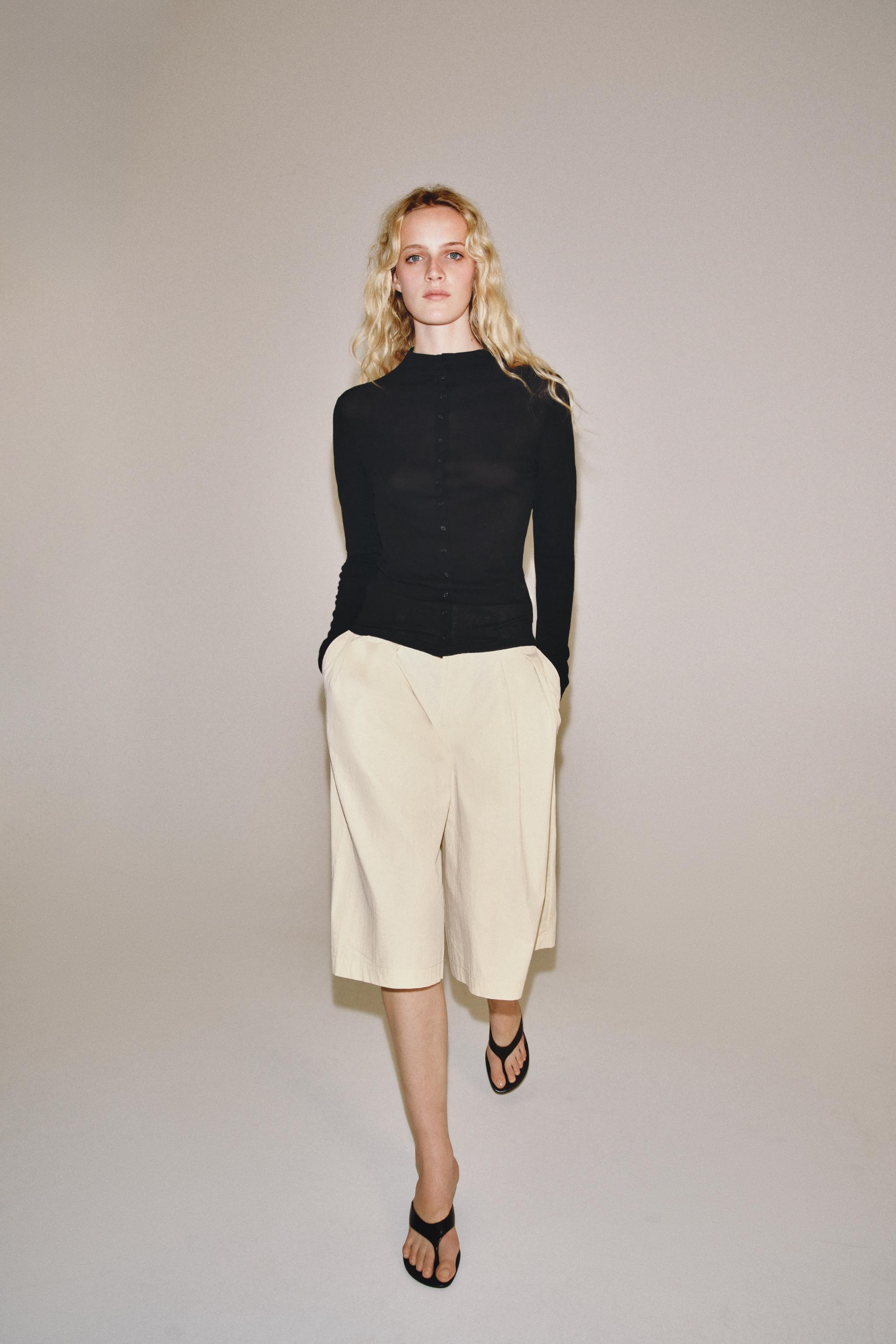 BUTTONED HIGH NECK T-SHIRT