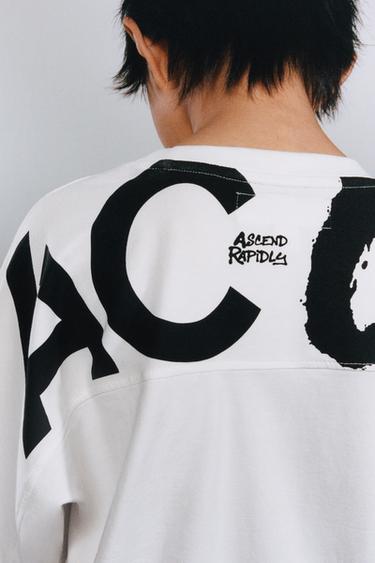 CAMISETA SPORTY GRAFFITI - Blanco de Zara - Imagen 0