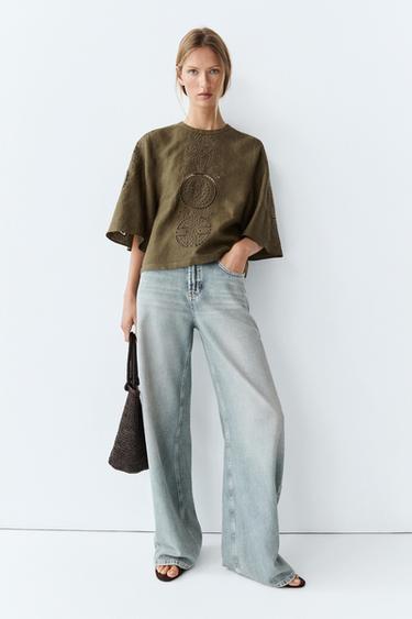 Blusa detalle bordados mezcla lino - Verde medio de Zara