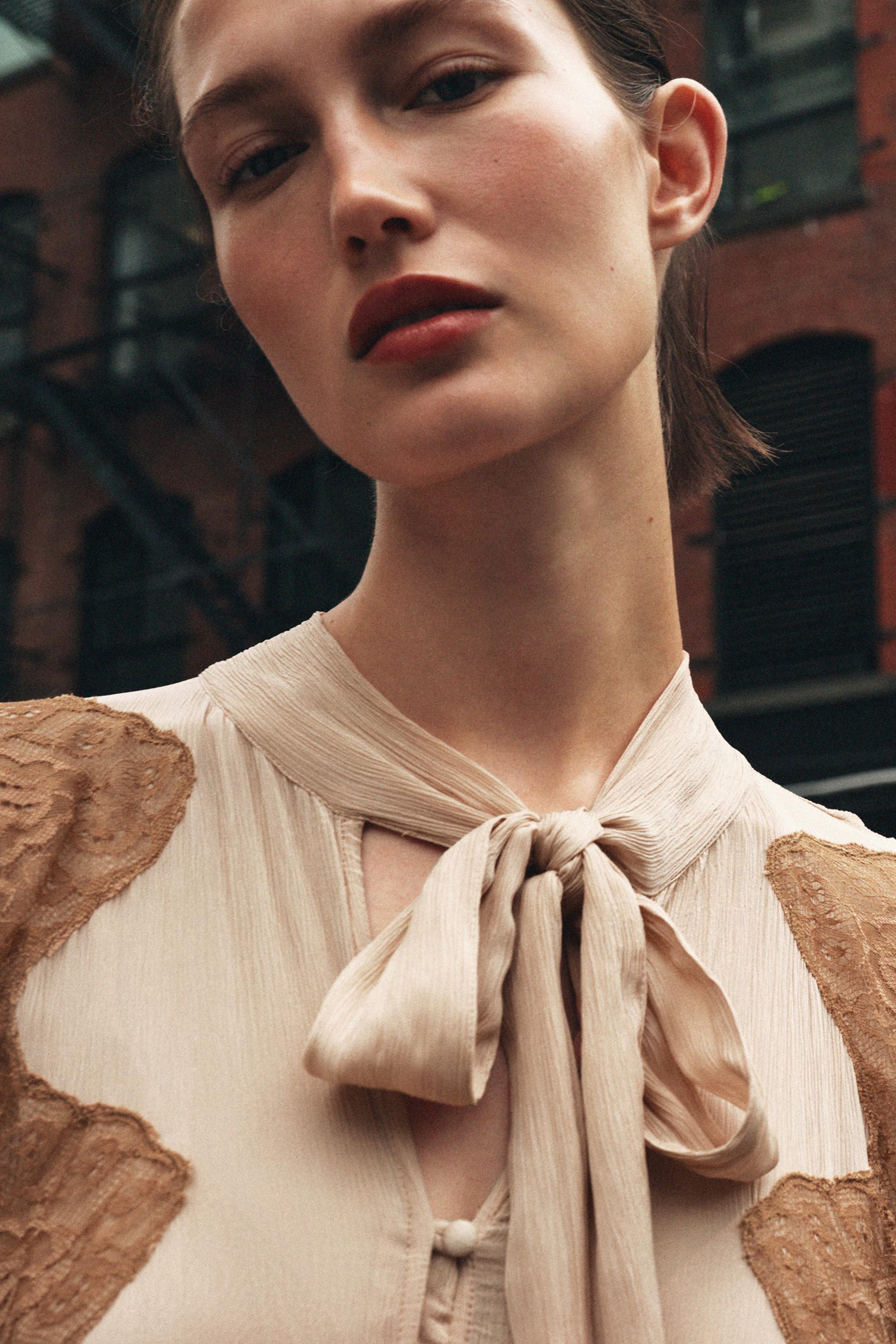 ROBE NŒUD COMBINÉE DENTELLE