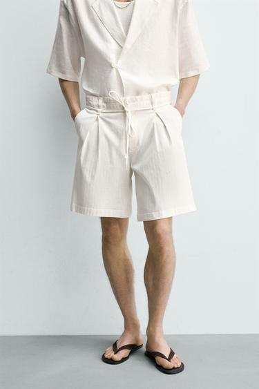 BERMUDA RELAXED FIT À PINCES - Écru de Zara - Image 1