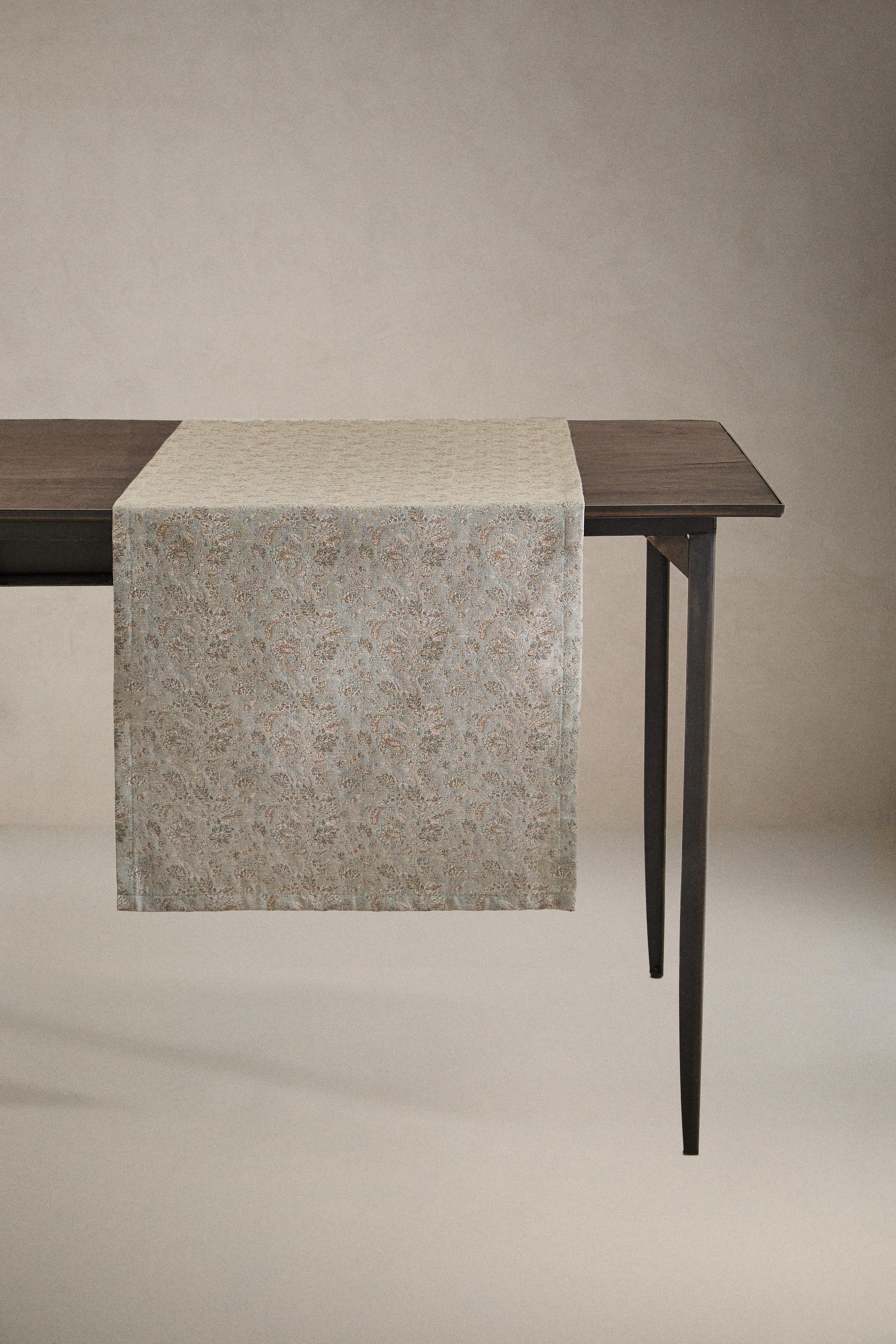 CHEMIN DE TABLE JACQUARD FLEUR