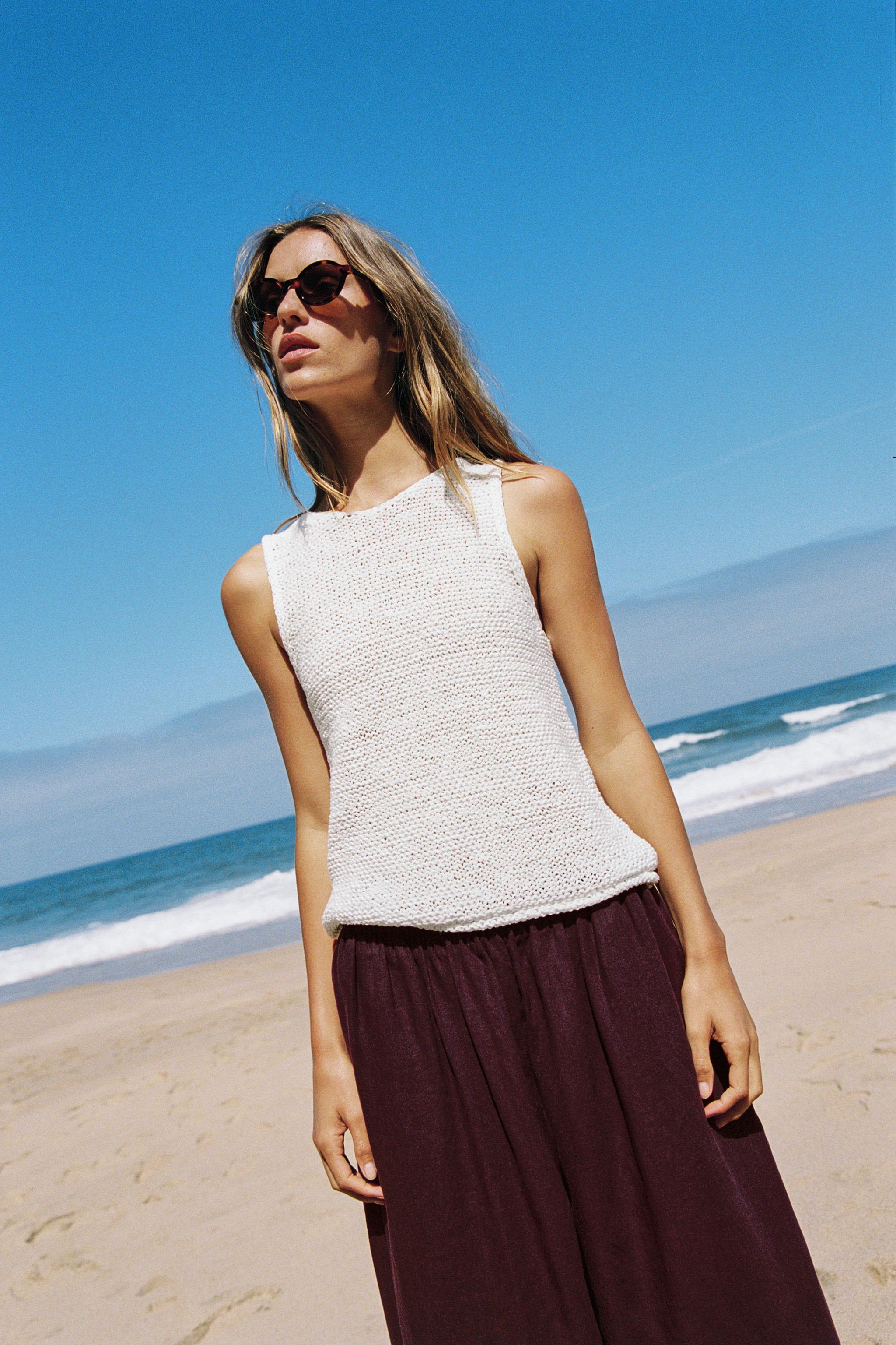 SLEEVELESS KNIT TOP — White
