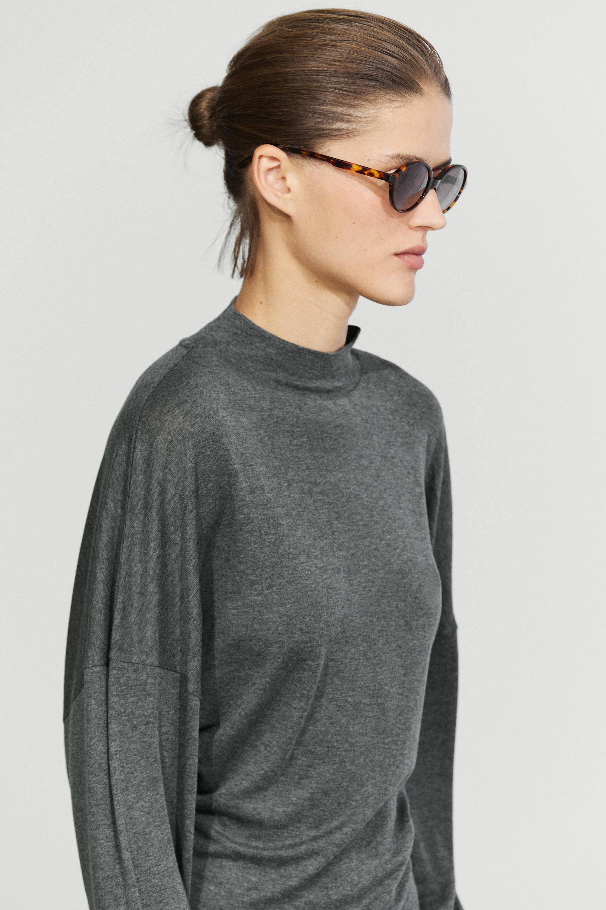 Funnel neck knit T-shirt
