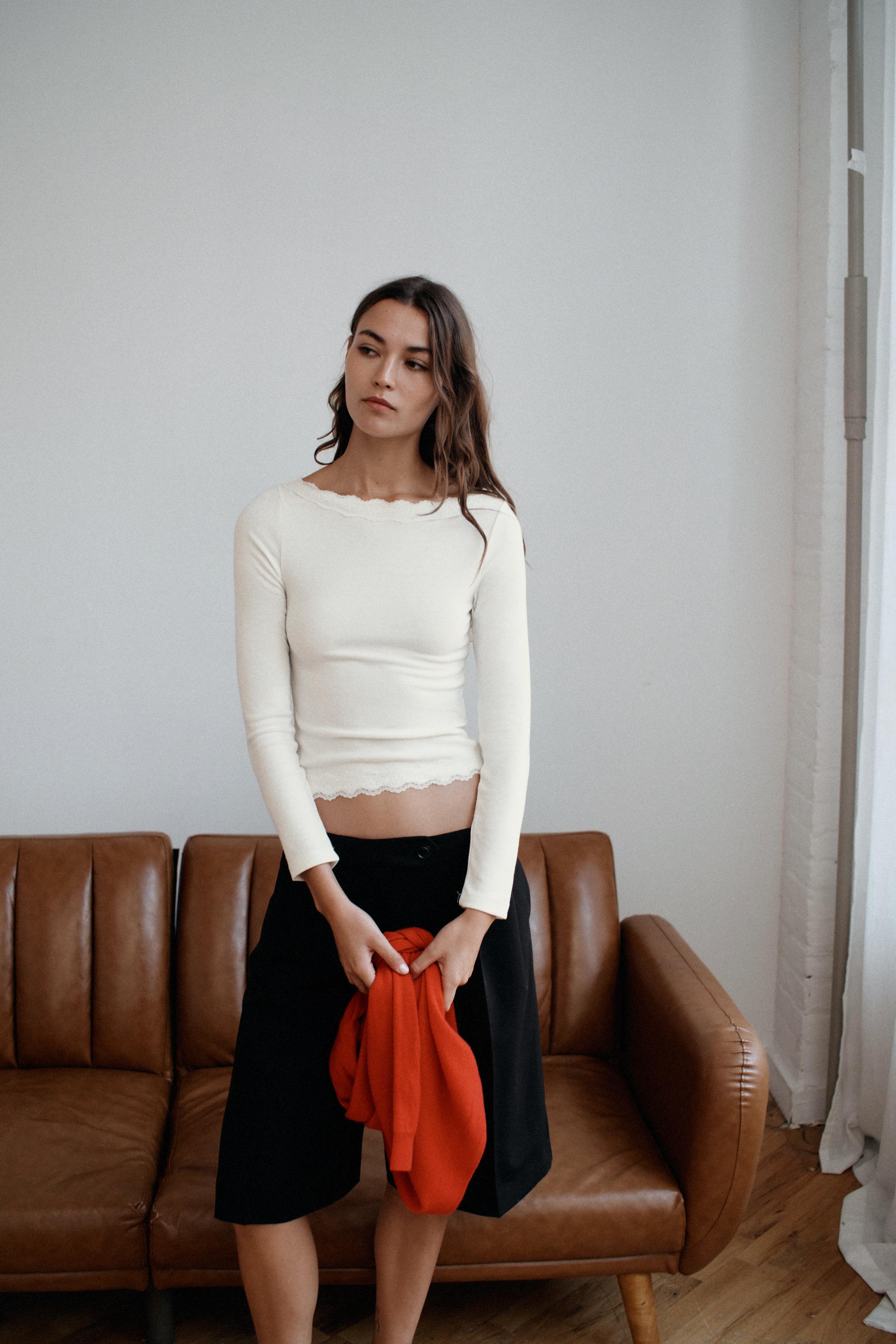 Zara Geniş Yaka Dantelli Top
