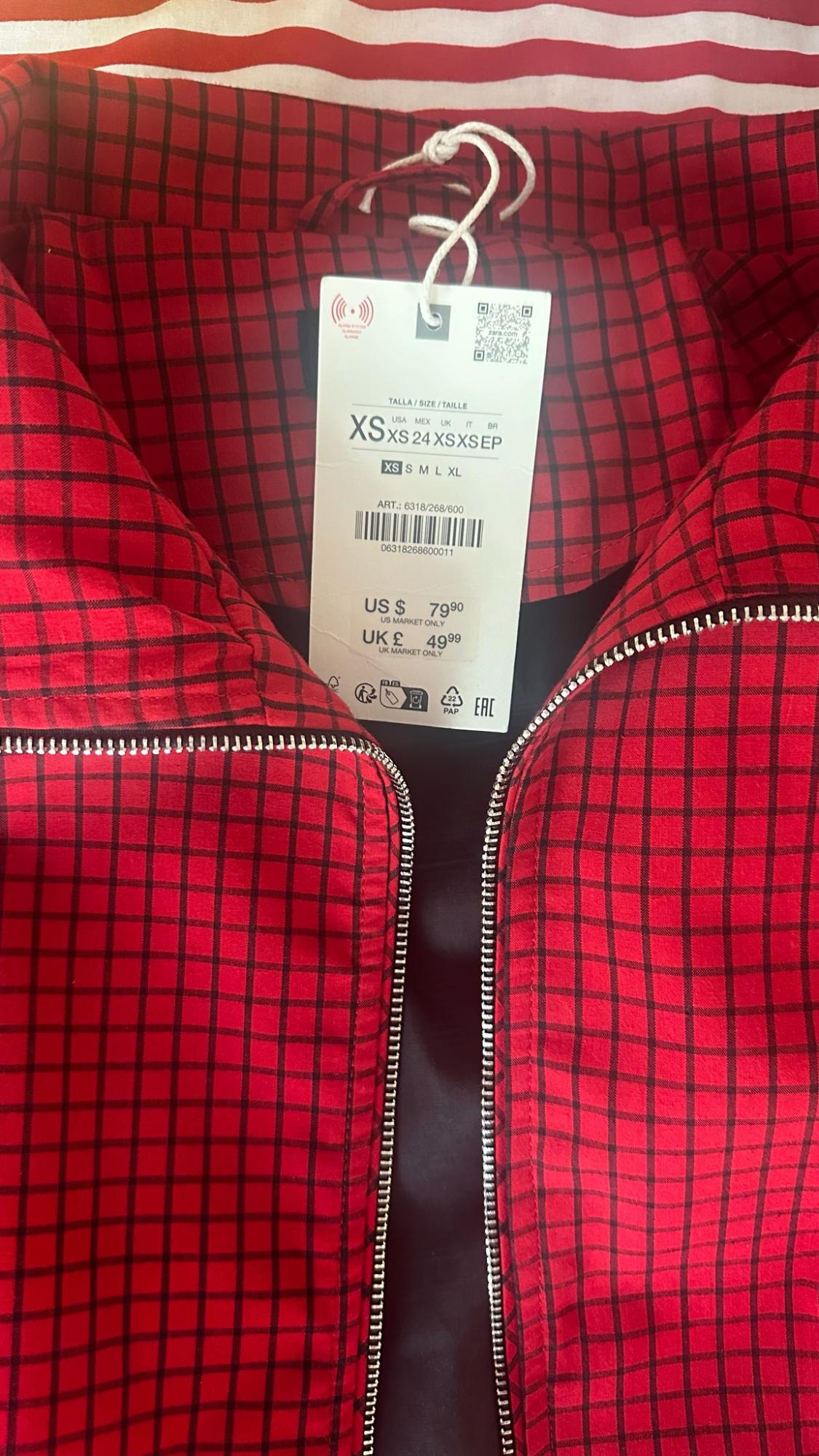 Red jacket with black checks and a zip. Label: TALLA / SIZE / TAILLE XS XS 24 XS XS EP ART.: 6318/268/600 US $ 79.90 UK £ 49.99