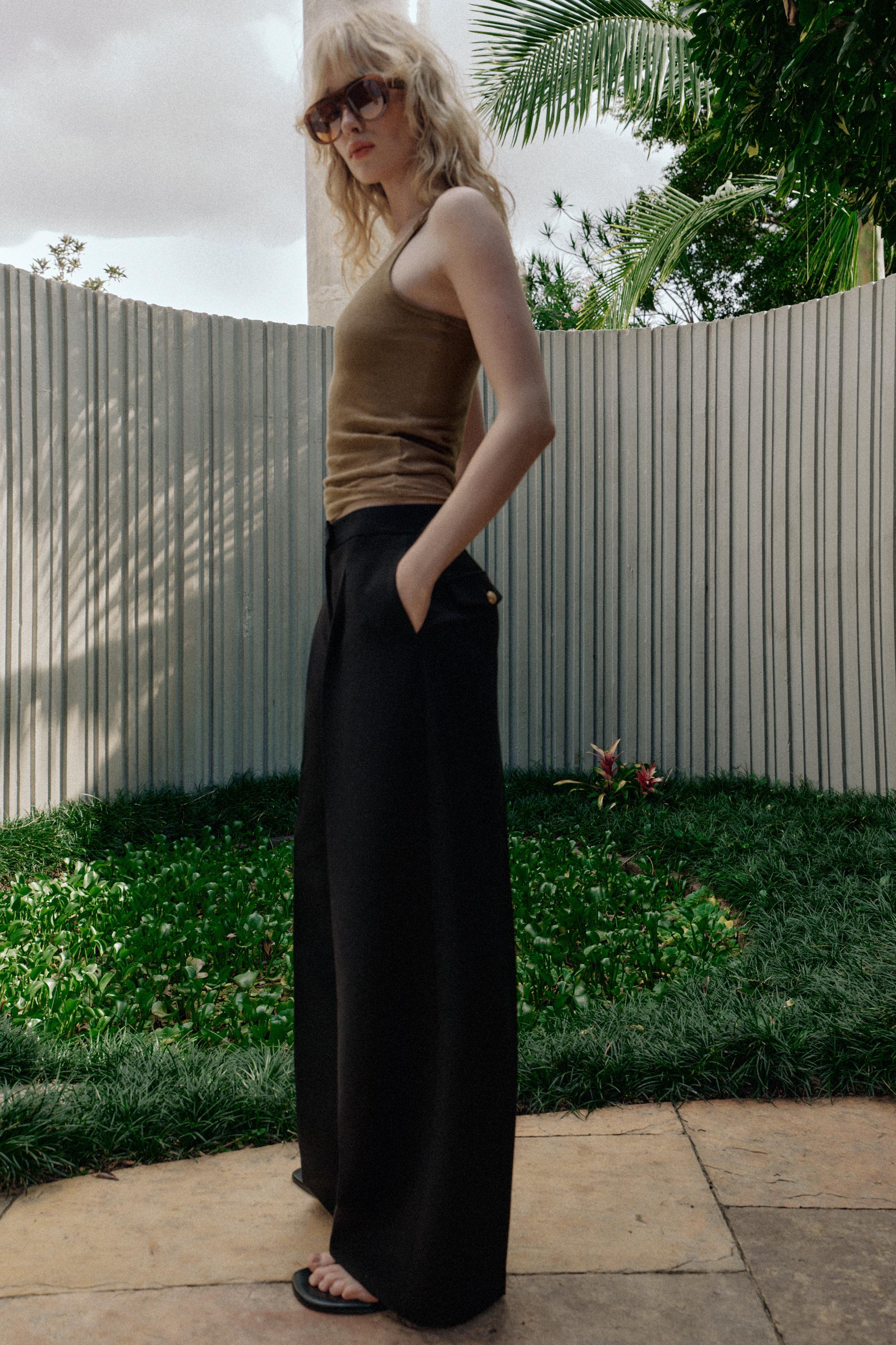 PLEATED WIDE LEG PANTS