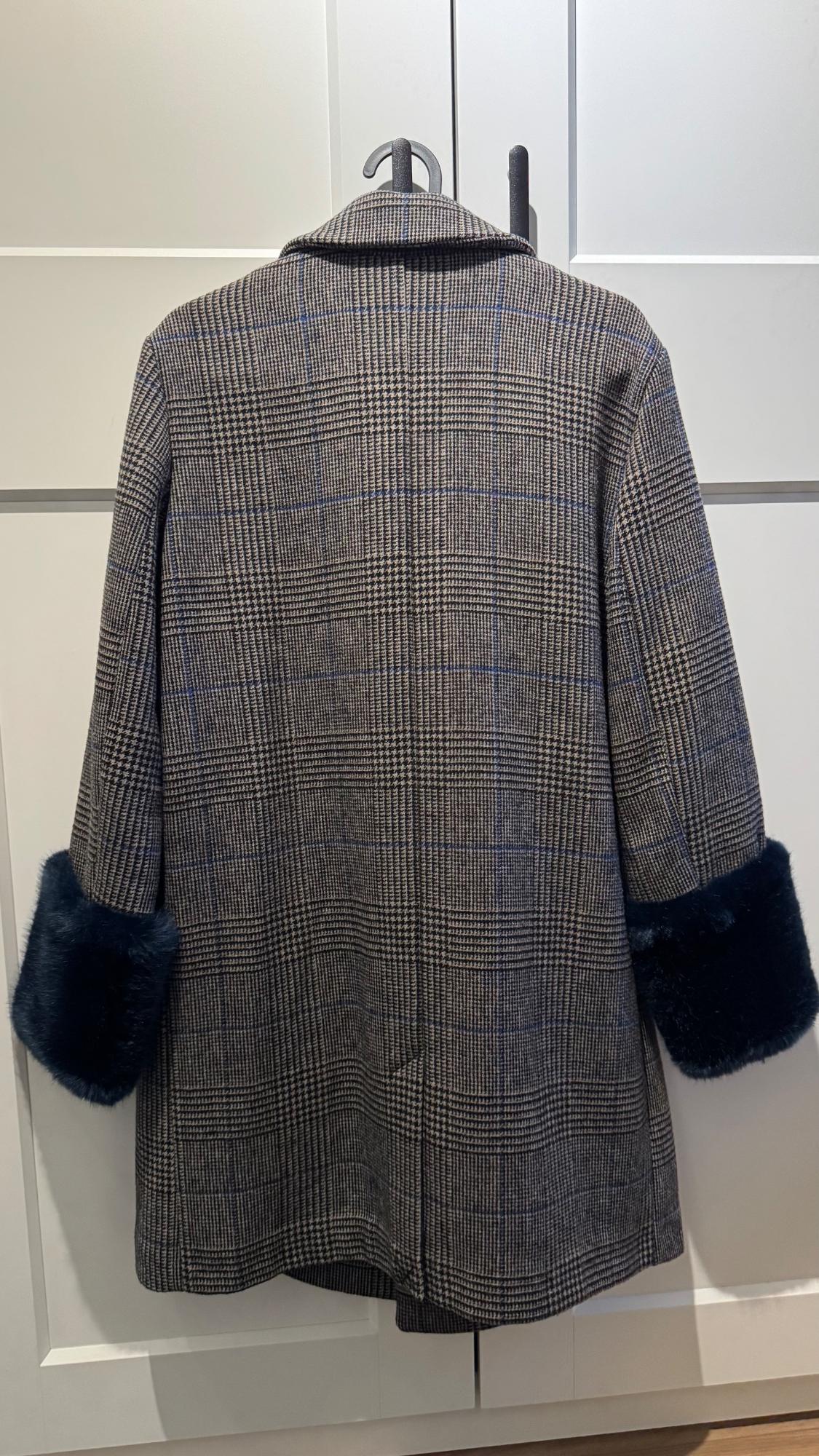 CHECKED COAT WITH TEXTURED CUFFS - Image 4