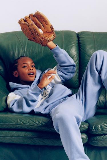 EMBROIDERED SPORTY HOODIE - Light blue by Zara