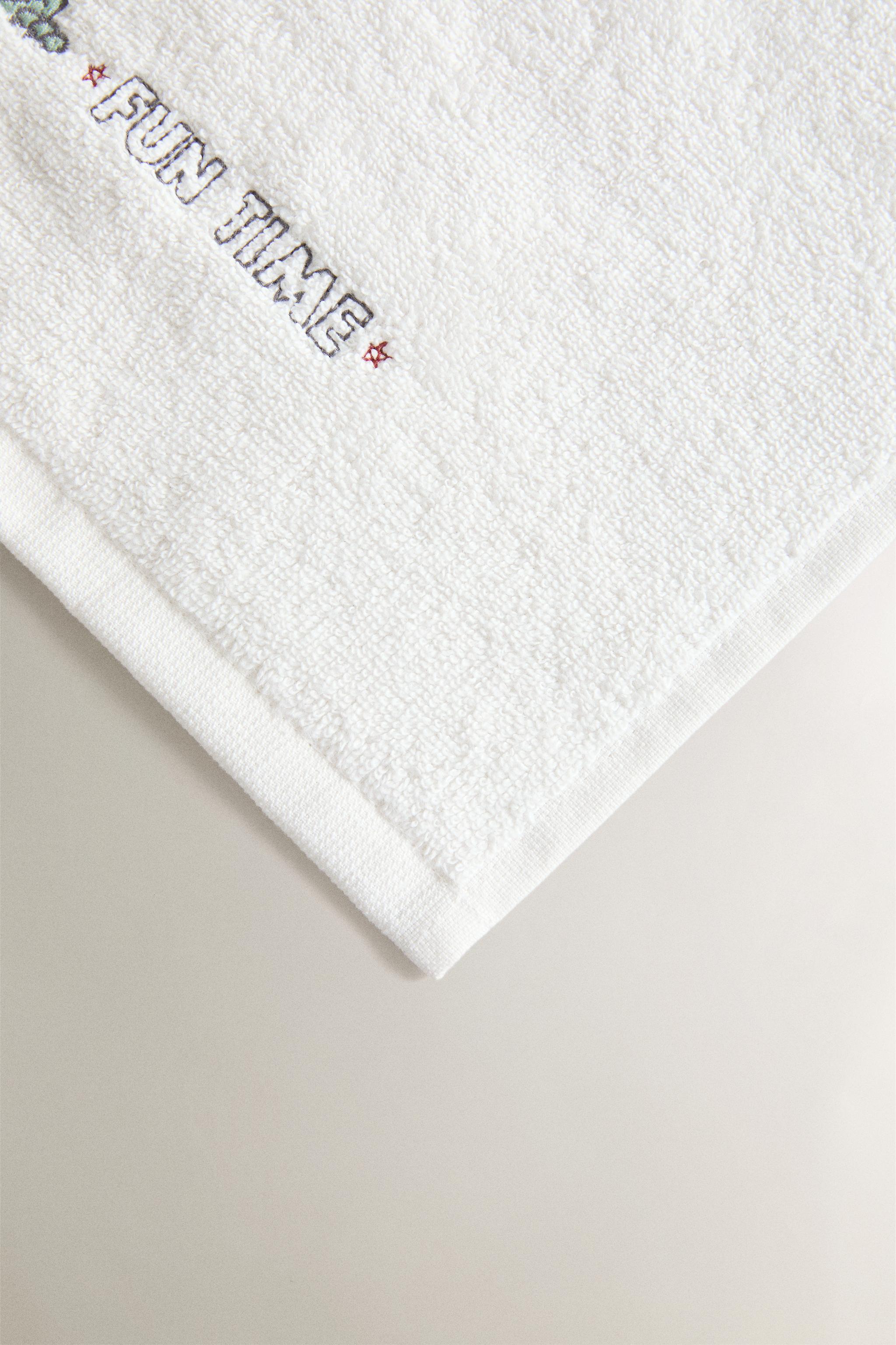 KIDS' MONSTERS, INC. ©DISNEY/PIXAR TOWEL