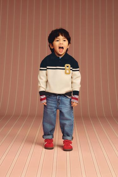 ÁO POLO DỆT KIM PHỐI MIẾNG DÁN CHỮ VARSITY - Màu xanh nước biển từ Zara