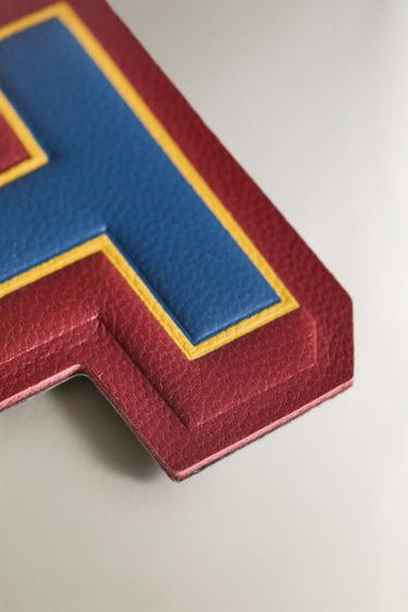 ÉCUSSON LETTRE T EN CUIR - Multicolore de Zara - Image 1