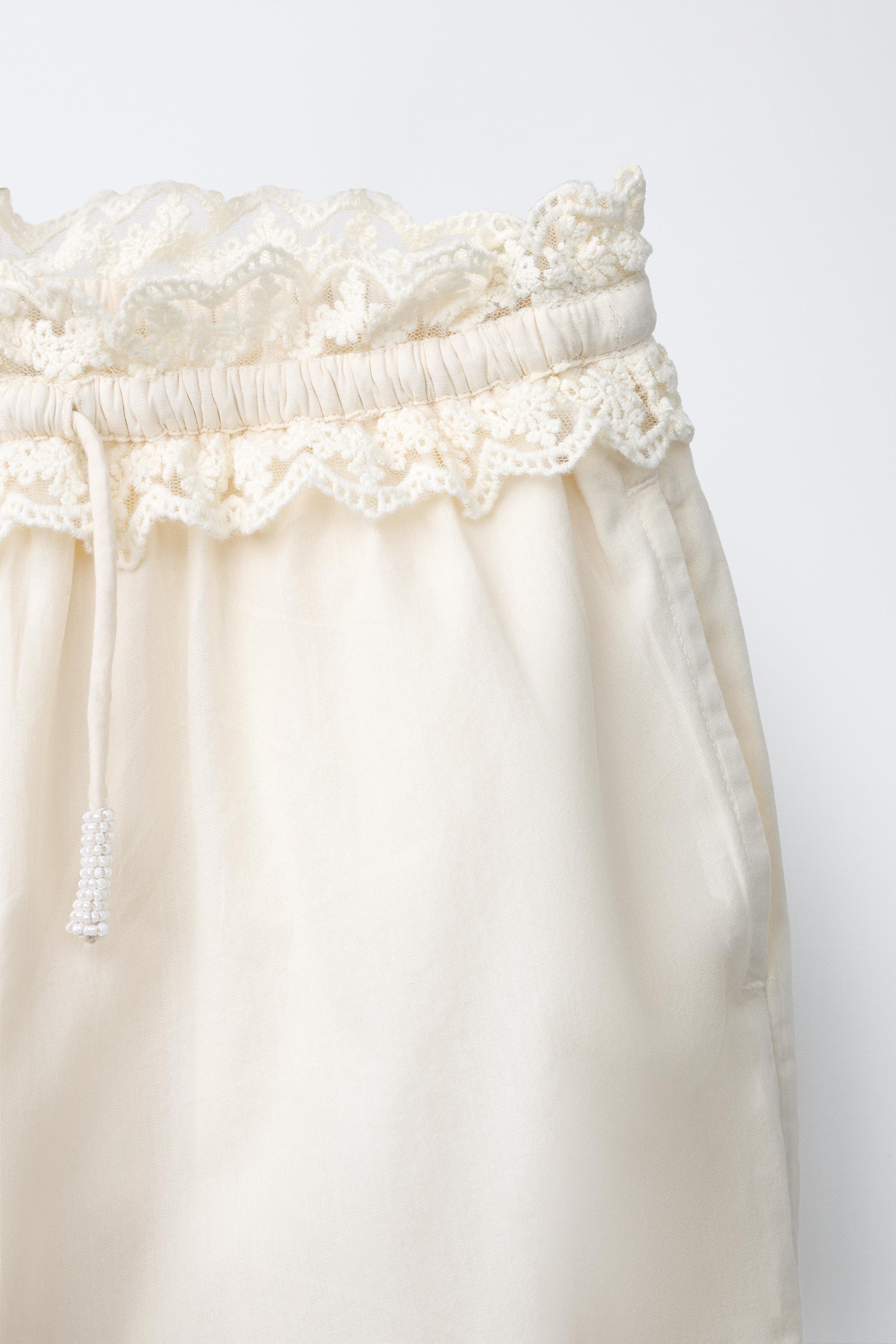 PANTALON EN DENTELLE