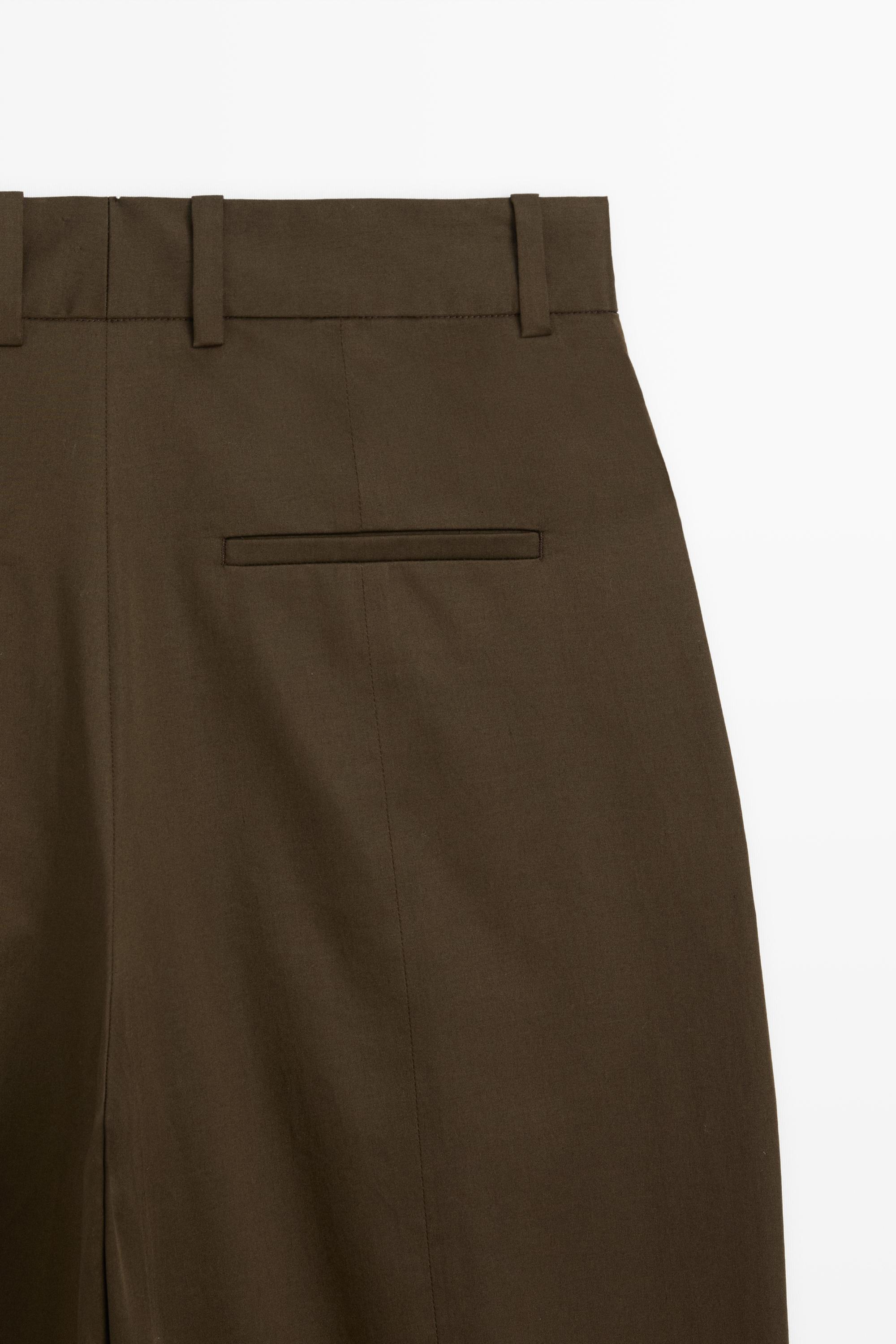 Pantalon à bas boutonné