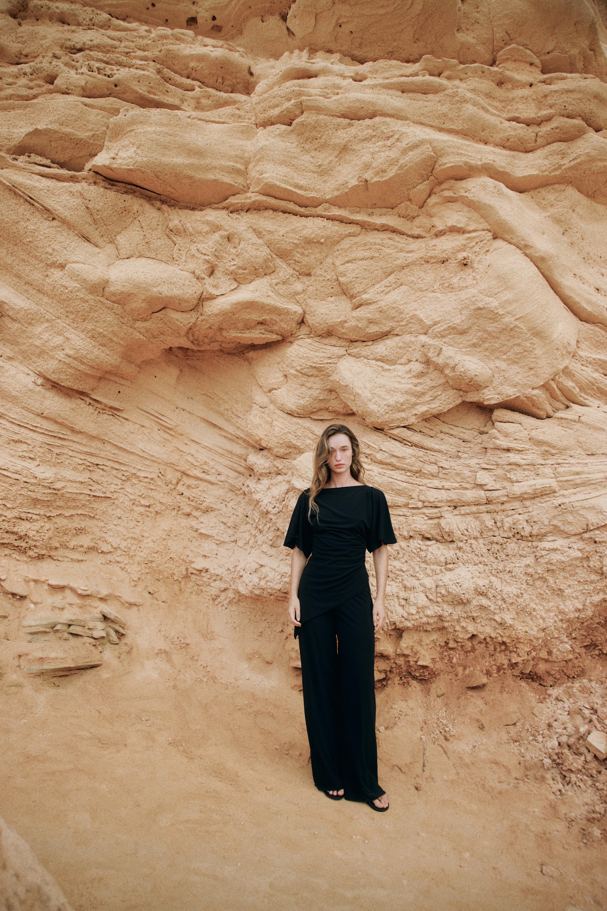 DRAPED CREPE TOP
