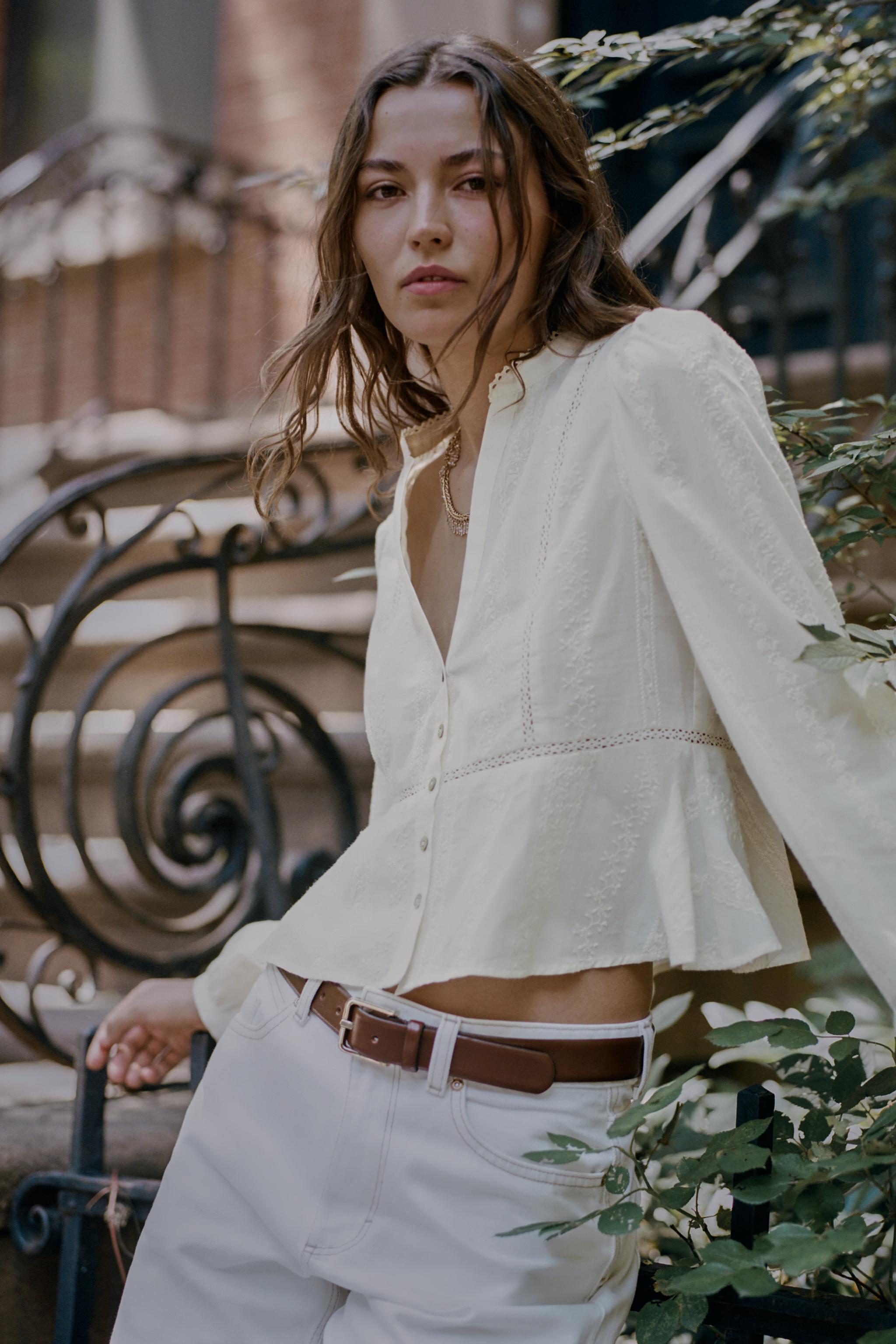 EMBROIDERED ROMANTIC BLOUSE