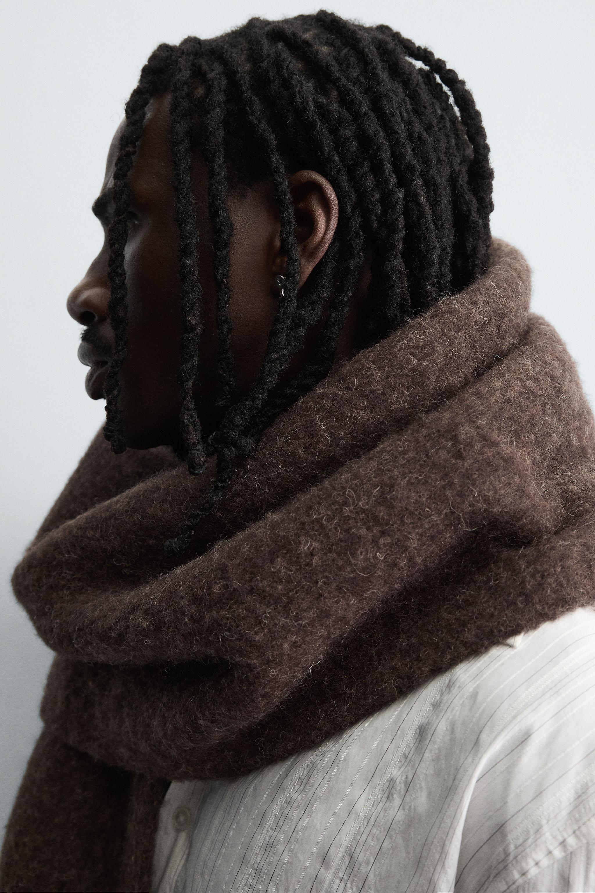 BRUSHED TEXTURE FRINGED SCARF