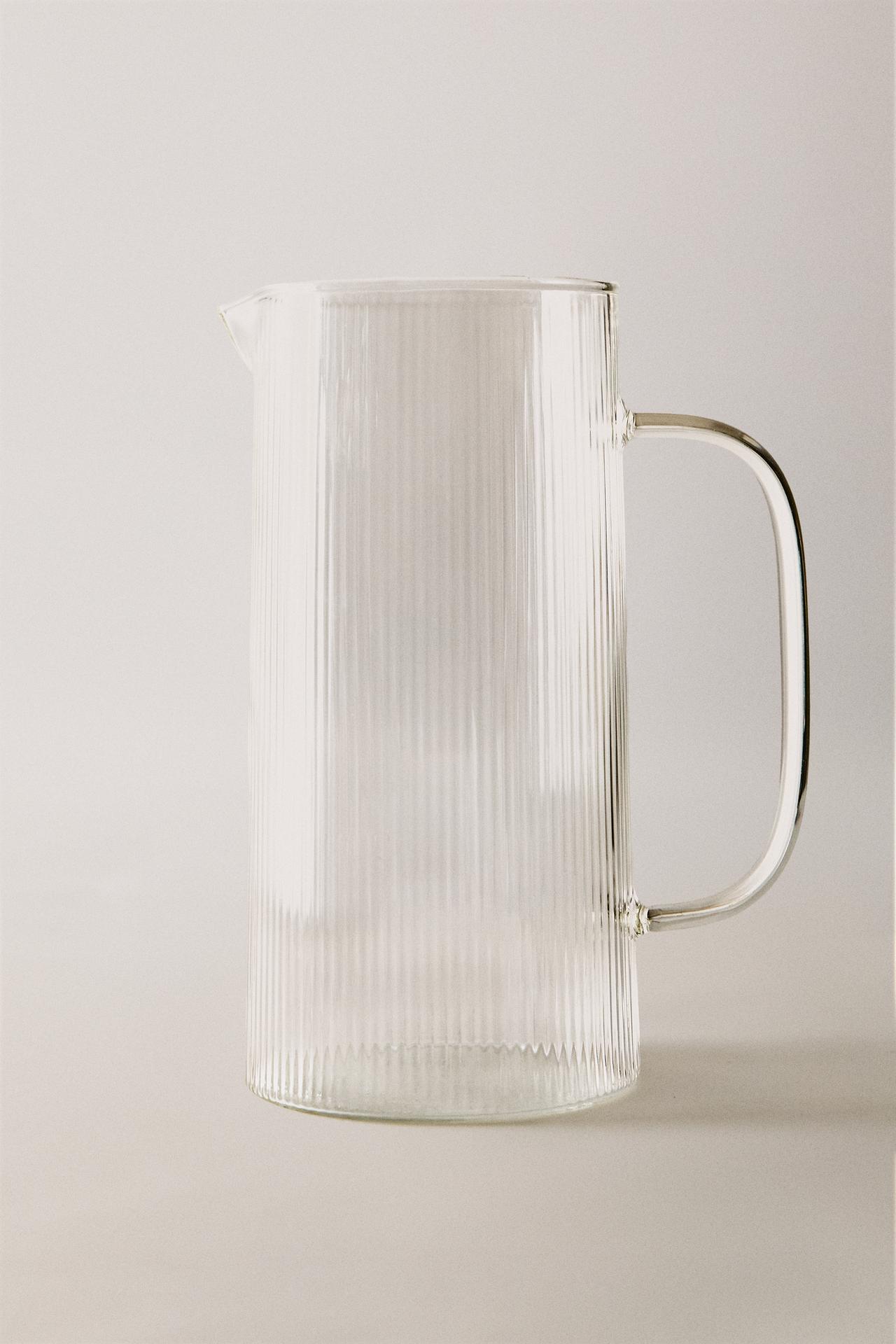 BOROSILICATE GLASS PITCHER WITH LINE DESIGN — Transparent