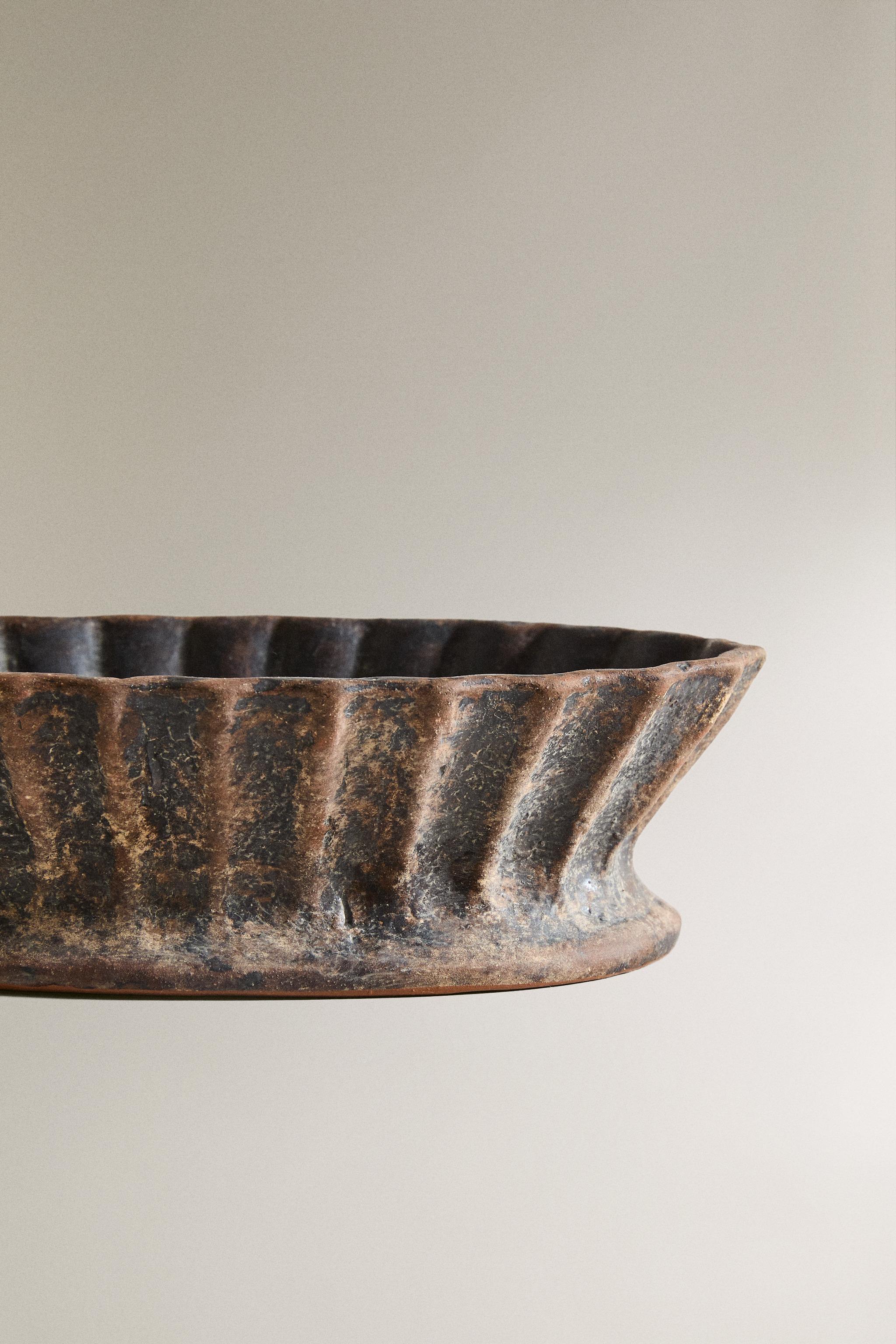 TERRACOTTA BATHROOM TRAY WITH RAISED DESIGN