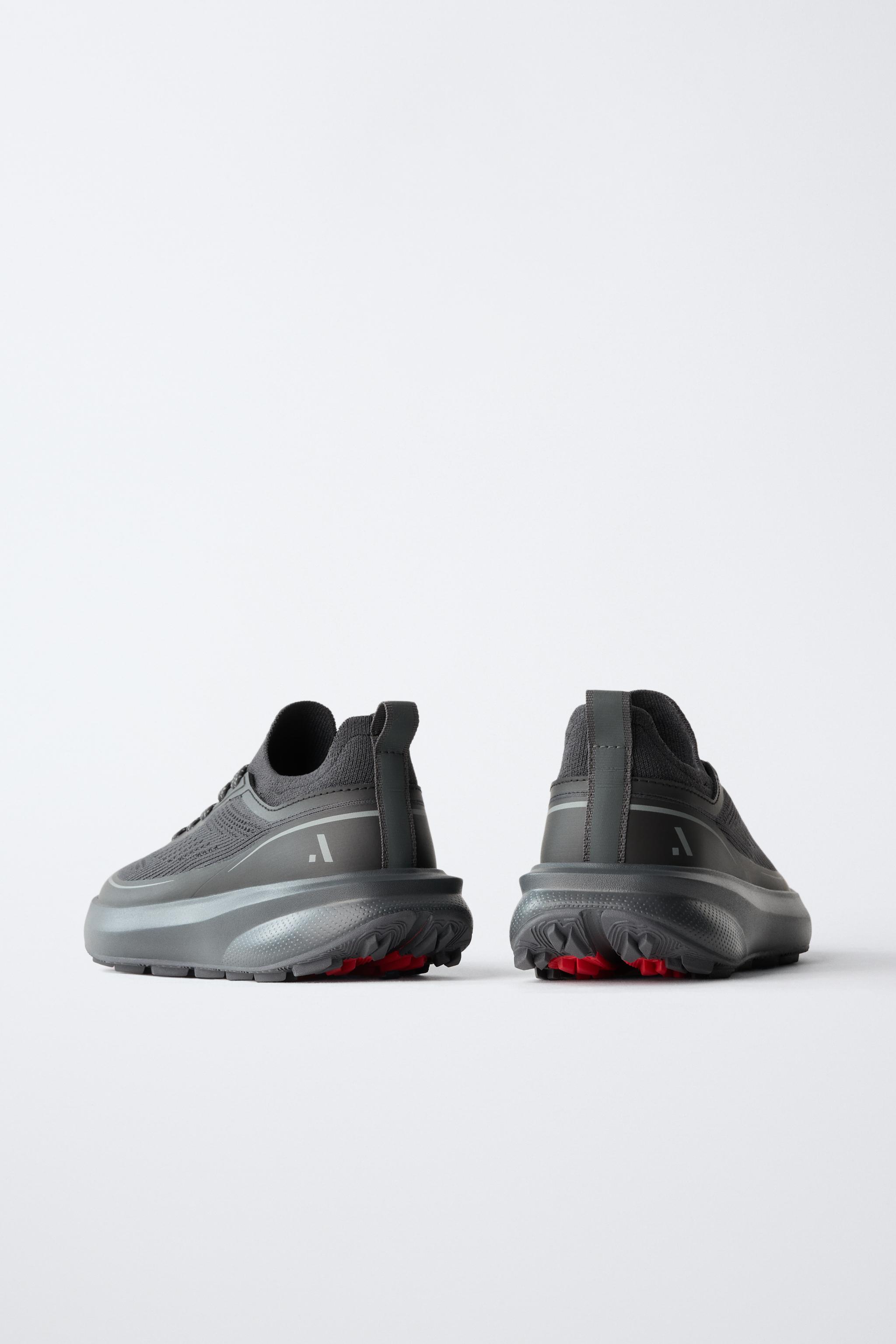 SPORTY SNEAKERS