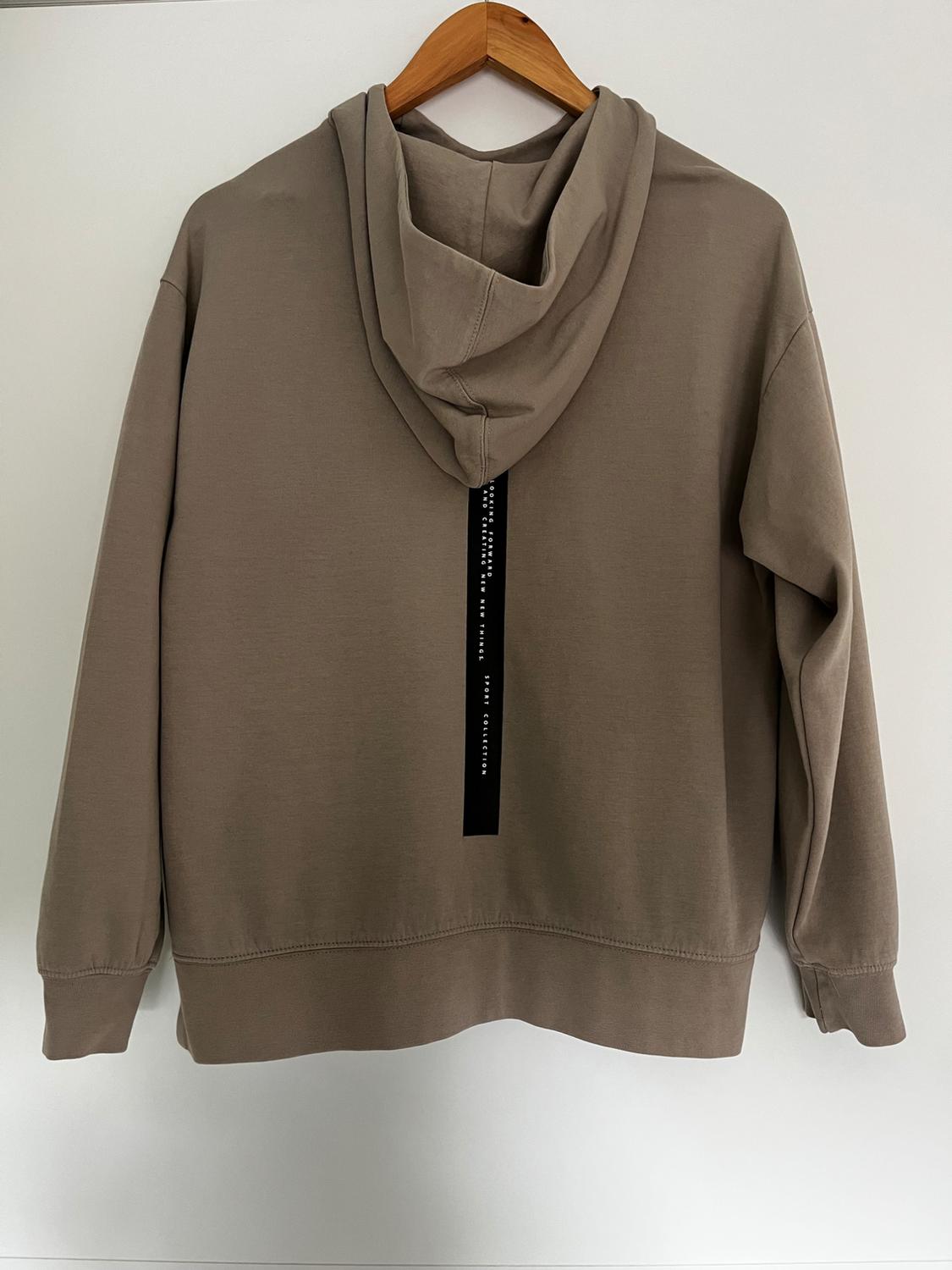 SPORTY HOODIE WITH LABEL - Image 2
