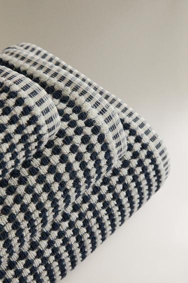 SERVIETTE DE BAIN TEXTURÉE COTON - Bleu marine de Zara - Image 1