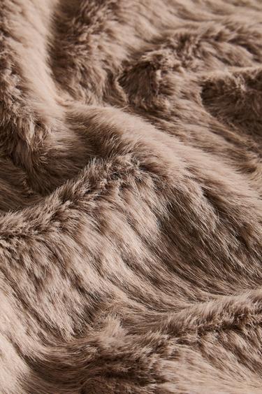 DECORATIEVE DEKEN VAN IMITATIEBONT - Bruin / Taupe van Zara