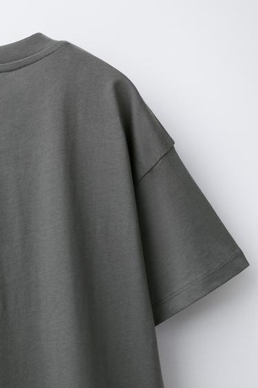 T-SHIRT À INSCRIPTION EN RELIEF - Gris anthracite de Zara - Image 3