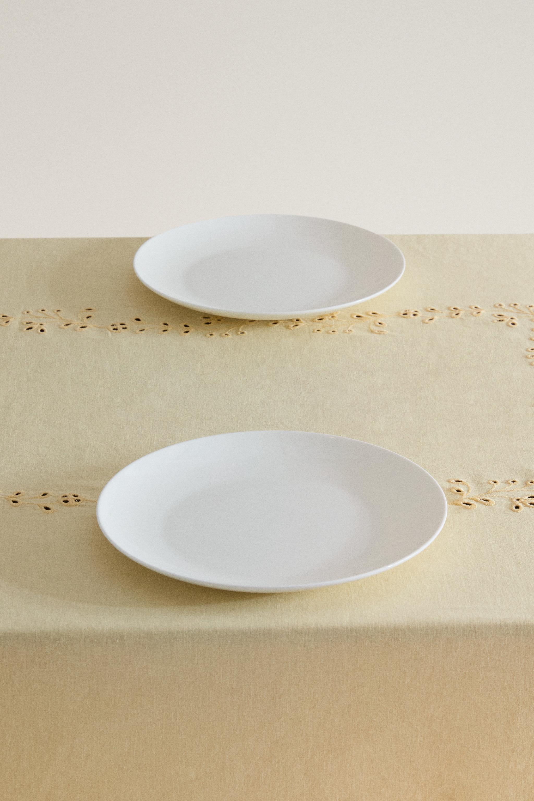 EMBROIDERED LINEN TABLECLOTH