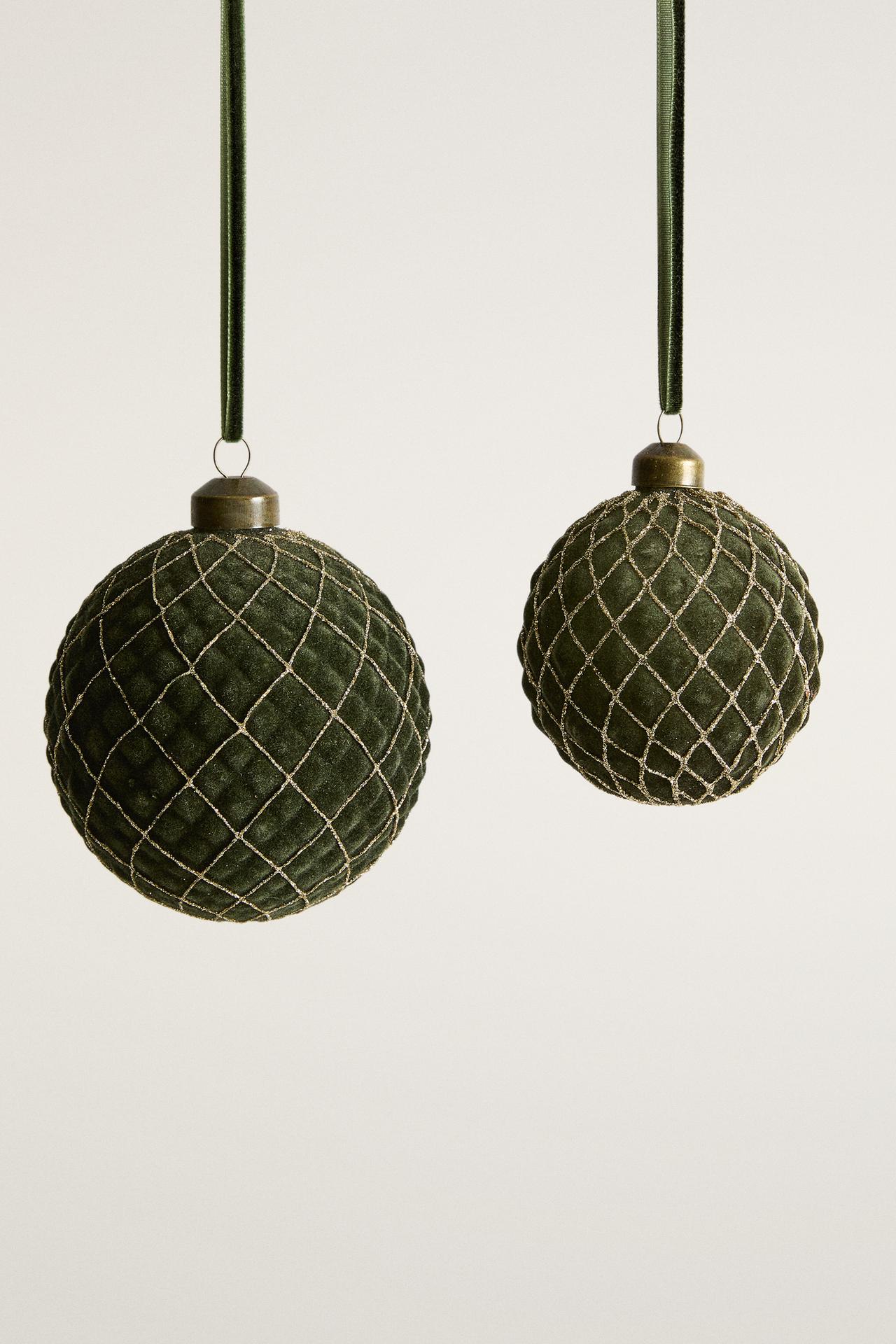 VELVET CHRISTMAS TREE BAUBLE