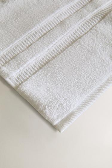 EXTRA SOFT DOUBLE BORDER BATH TOWEL - White by Zara - Image 2
