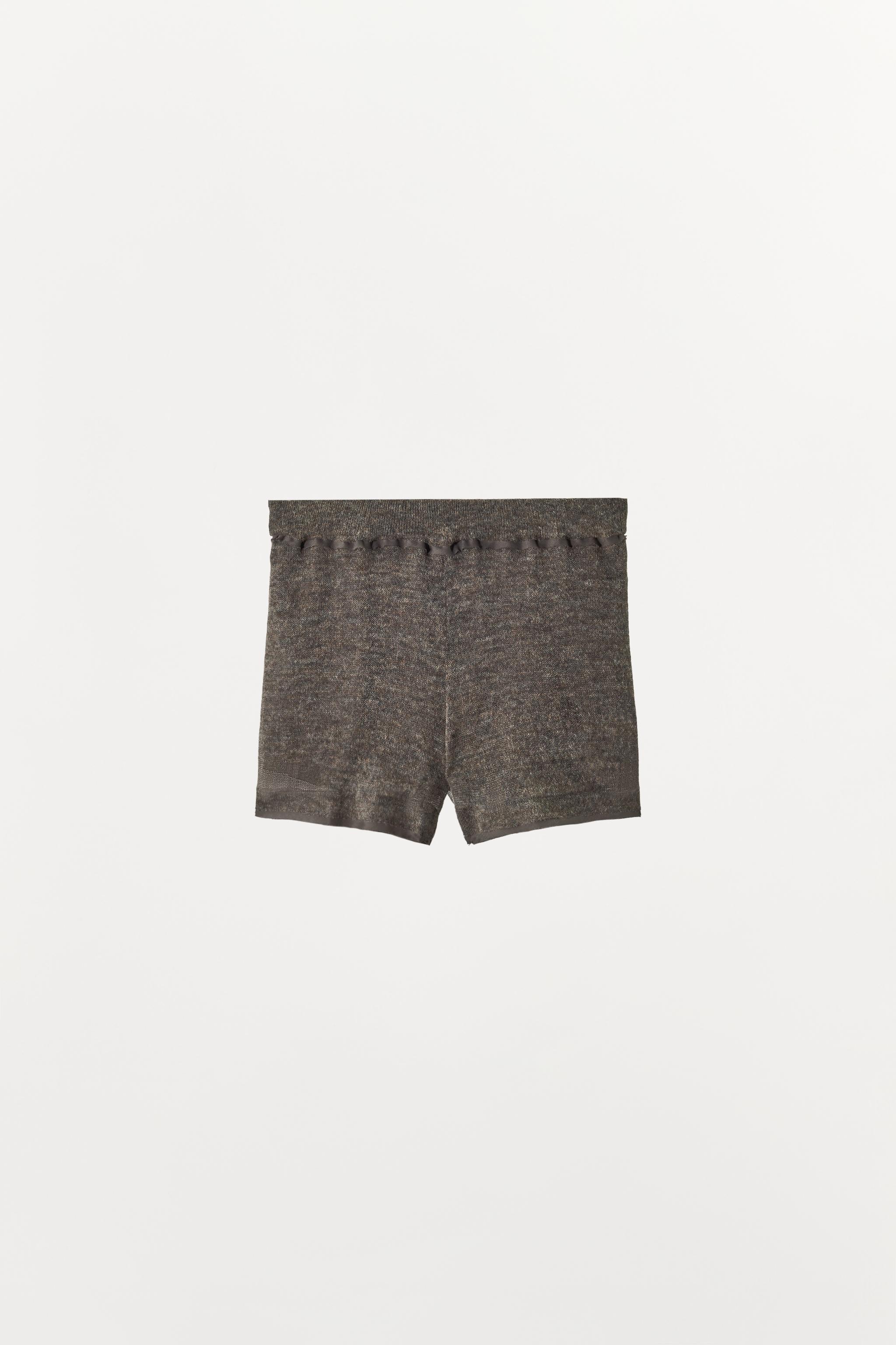 SHORT EN MAILLE AVEC LAINE