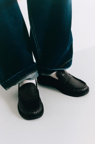 КОЖАНЫЕ ЛОФЕРЫ — Черный от Zara