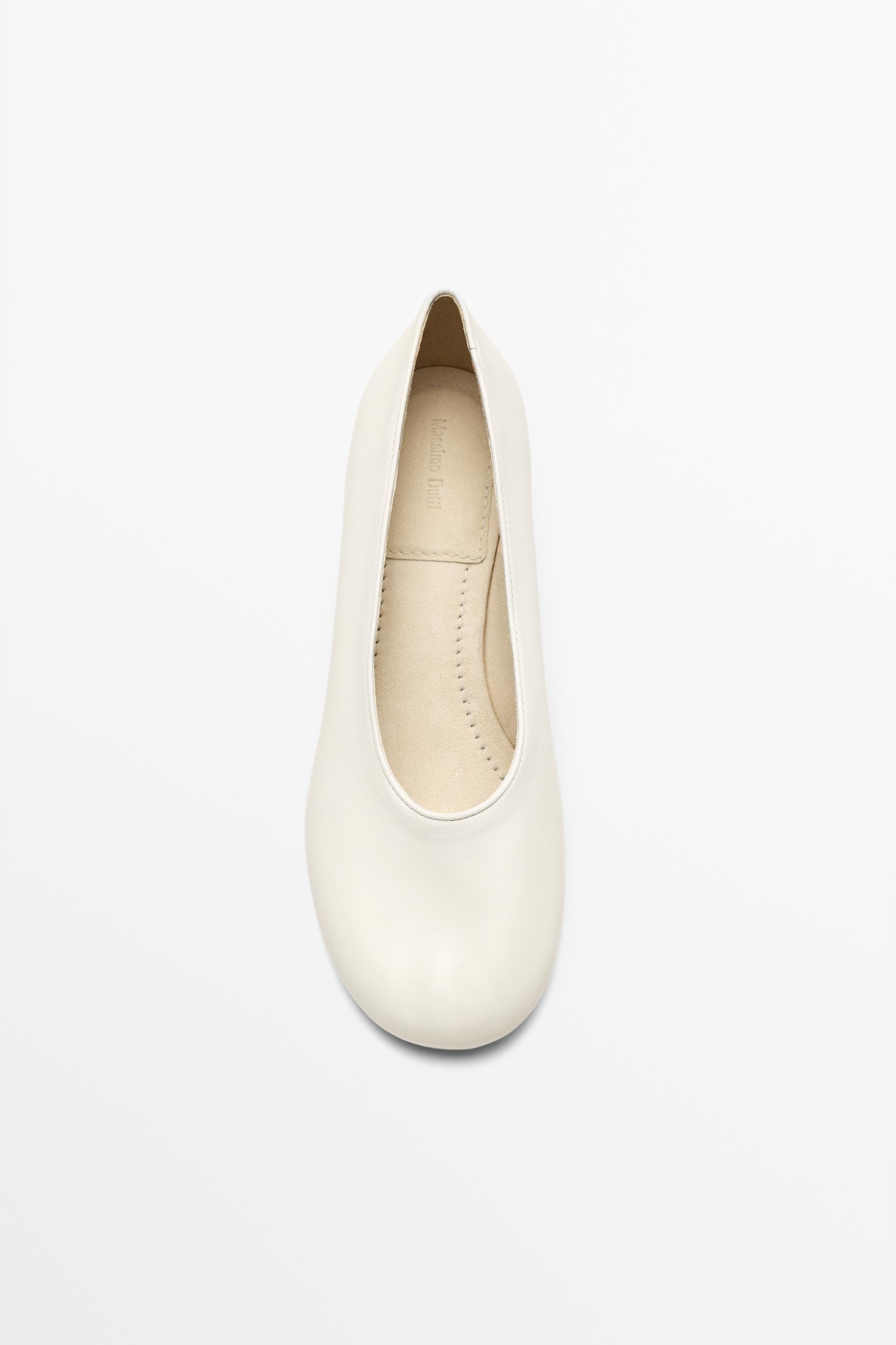 Soft leather heel shoe