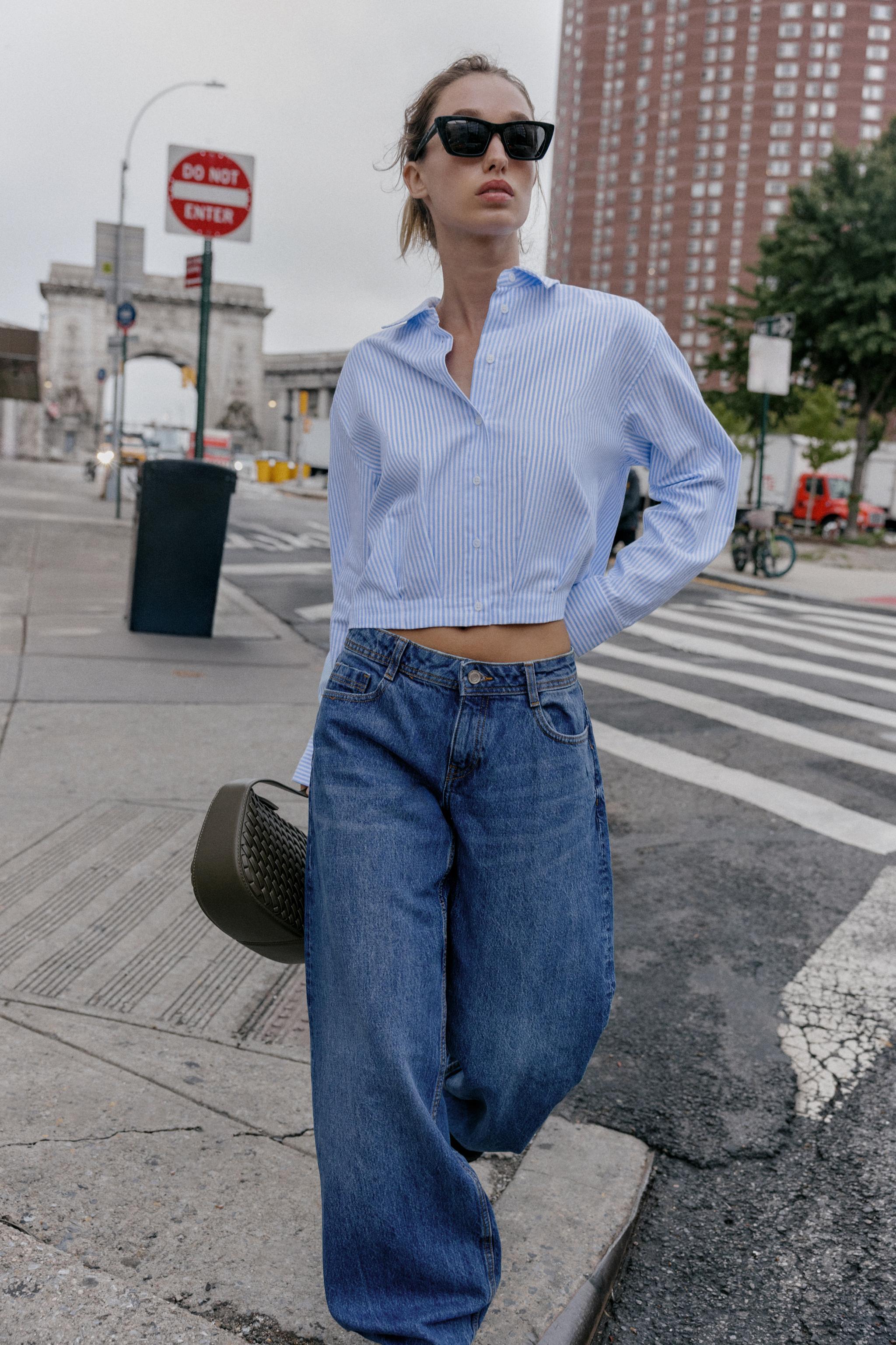 PLEATED WAIST STRIPED CROPPED OXFORD SHIRT - Ecru / Blue