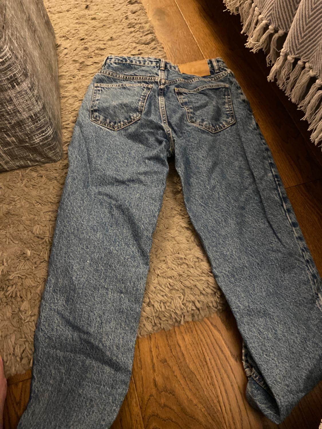 CLASSIC HI-RISE MOM JEANS - Image 3