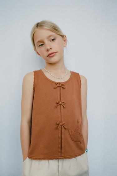 T-SHIRT MIT VOGEL IM HÄKELDESIGN - Ziegelrot von Zara
