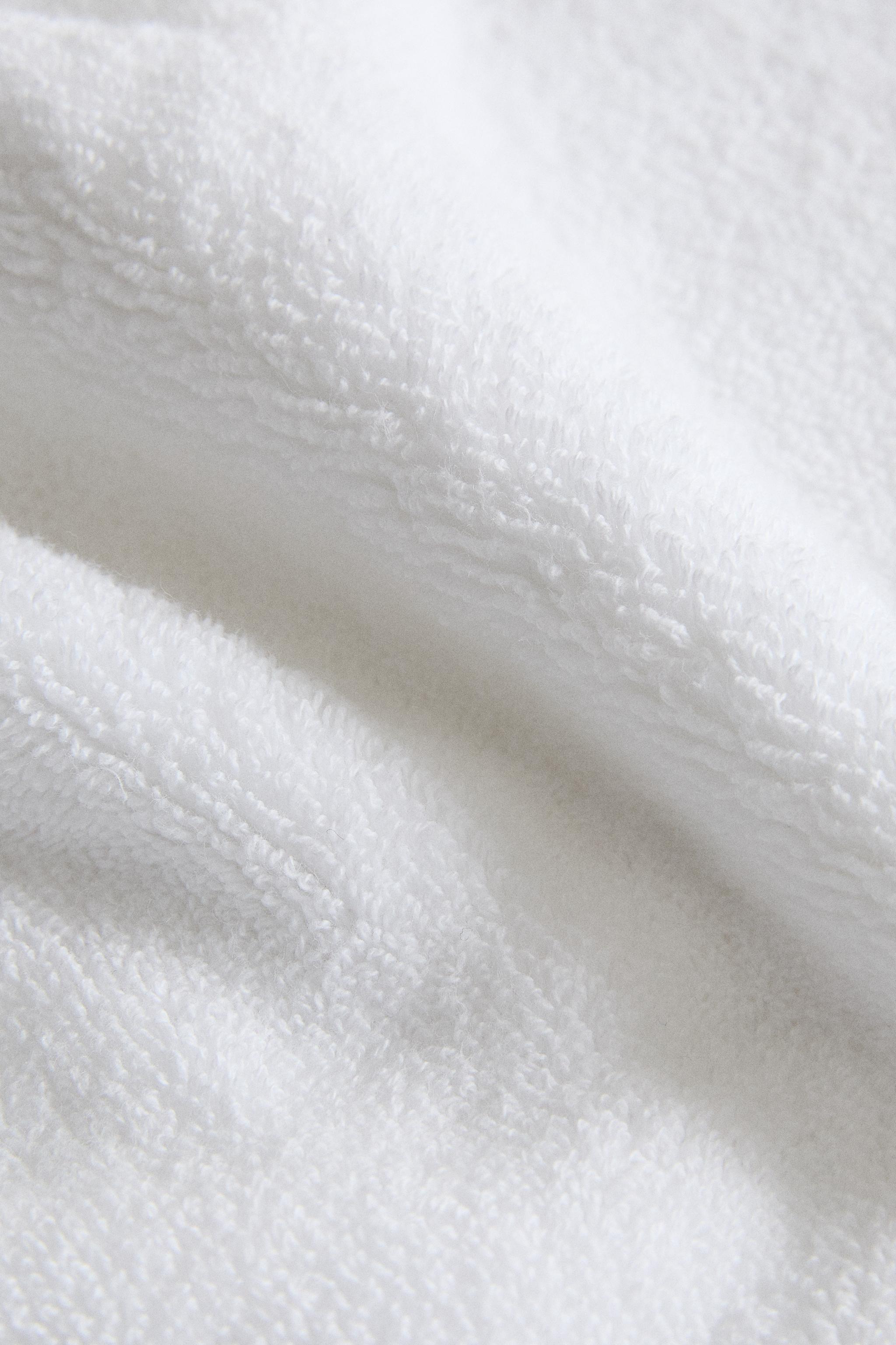 EXTRA SOFT COTTON BATH TOWEL (700 GSM)