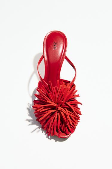 صندل بكعب وشراشيب - أحمر مرجاني الخاص بـ Zara