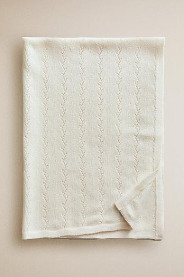 BABYTÆPPE I KASHMIRSTRIK - råhvid fra Zara