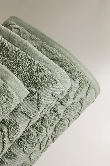 SERVIETTE DE BAIN JACQUARD FLEURS - Vert / Bleu de Zara - Image 1