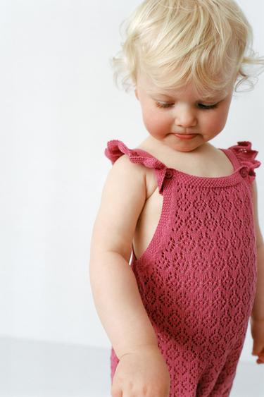 KURZER STRICK-STRAMPLER MIT LOCHMUSTER - Erdbeerrosa von Zara