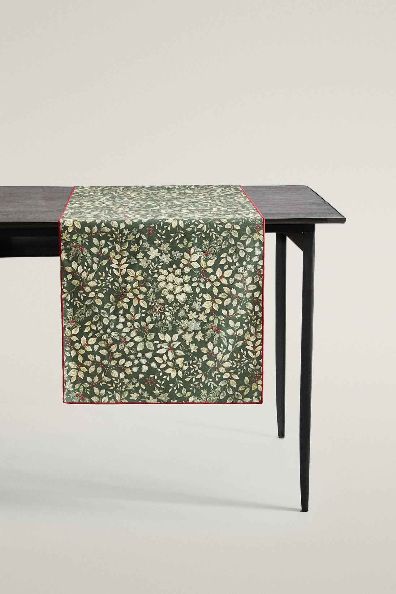 CHRISTMAS LEAF RESIN-COATED TABLE RUNNER