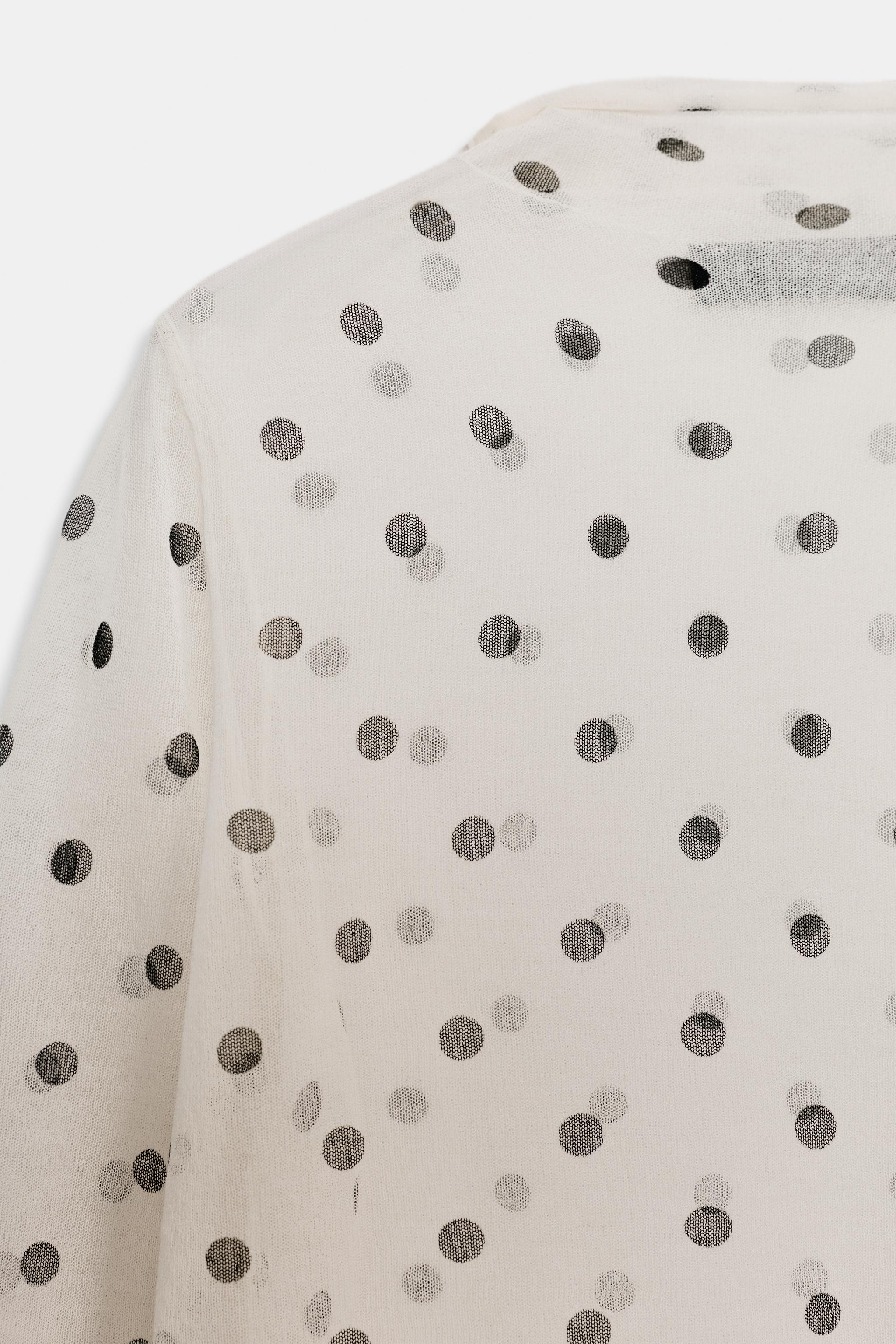 TOP EN MAILLE SEMI-TRANSPARENTE À POIS