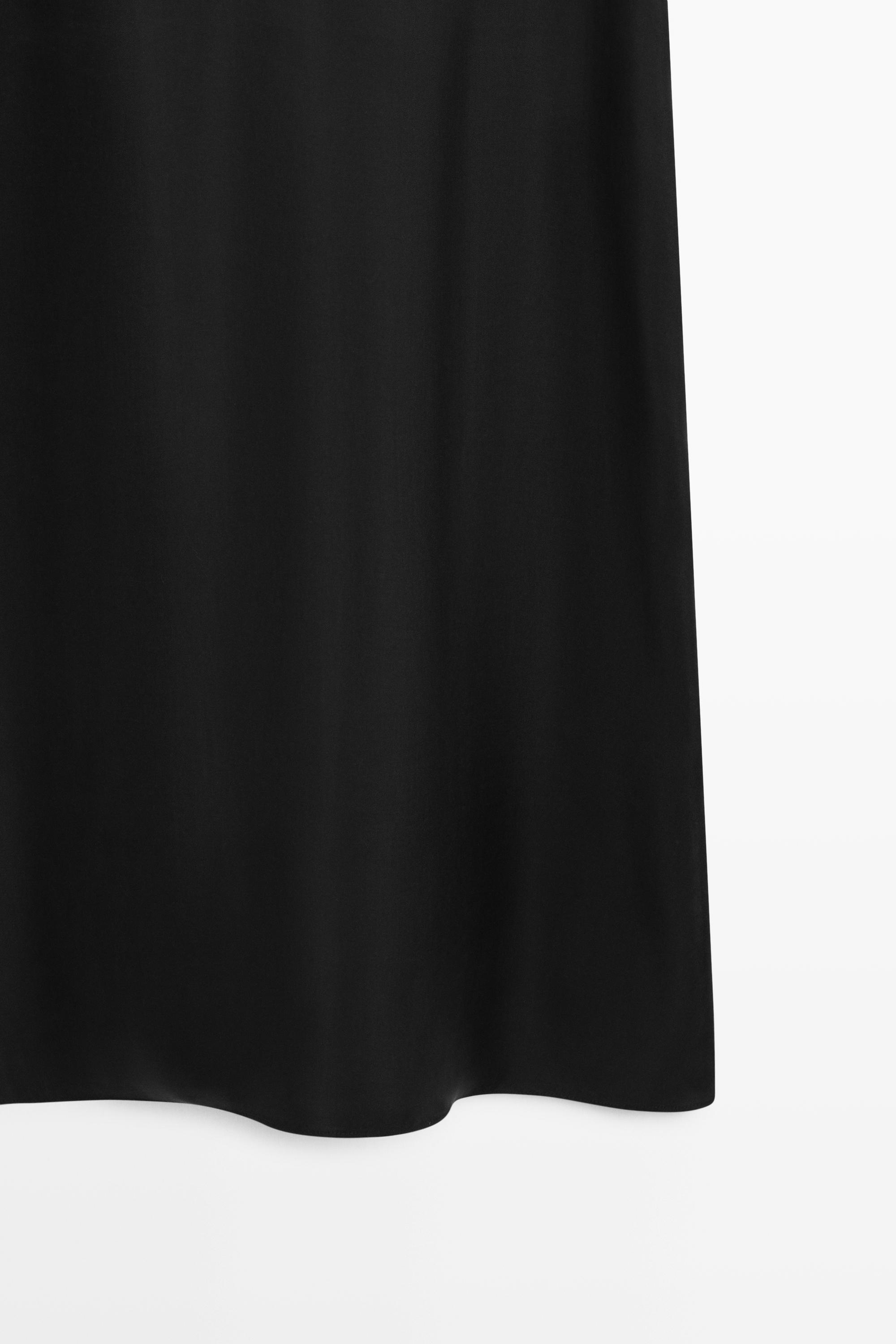 Flowing midi dress with round neckline