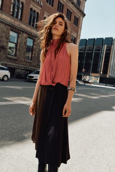 TOP HALTER SATINADO - Coral oscuro de Zara